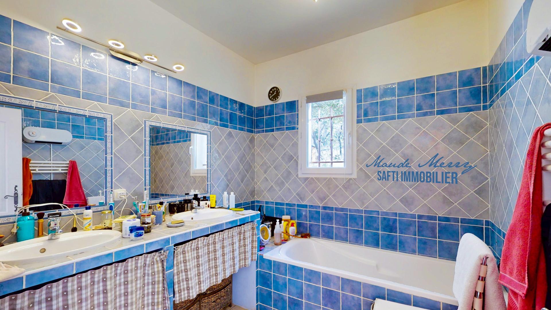 Photo 11 of the listing.