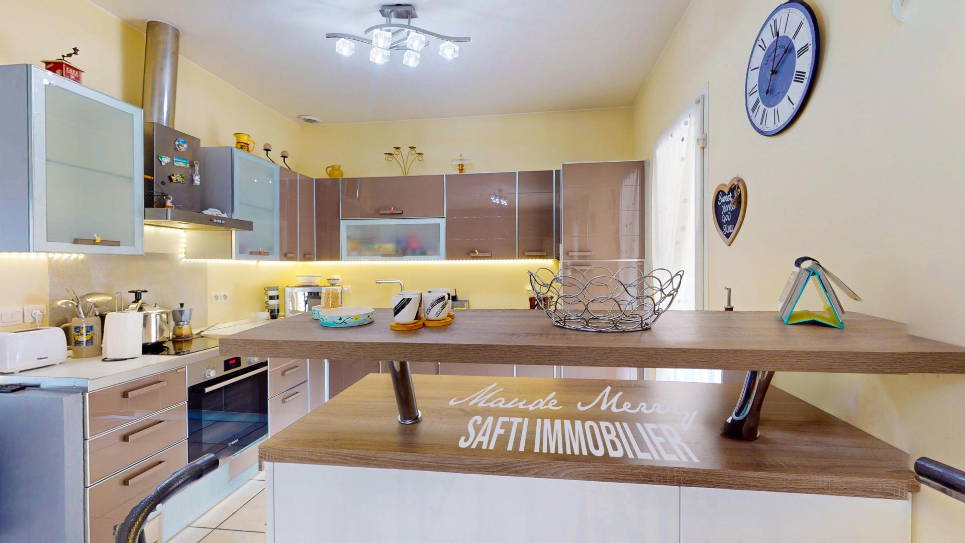 Photo 8 of the listing.