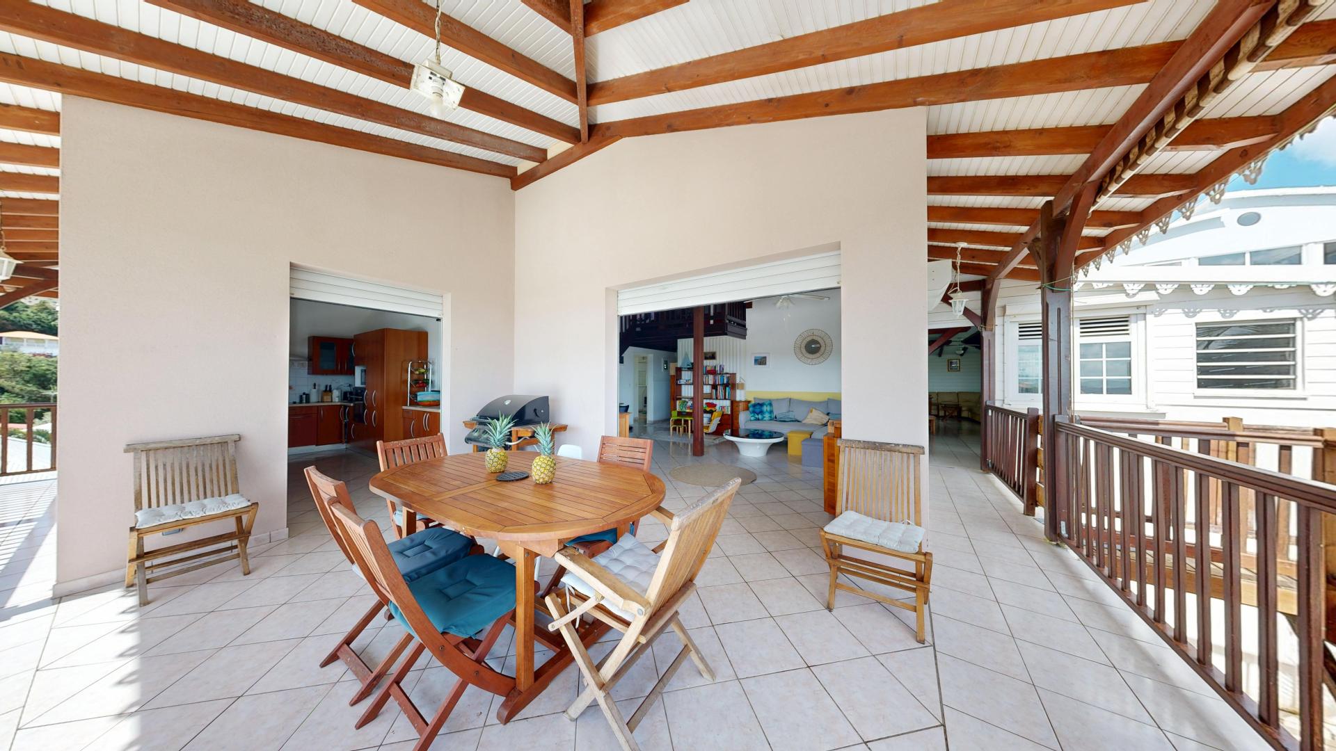 Photo 2 of the listing.