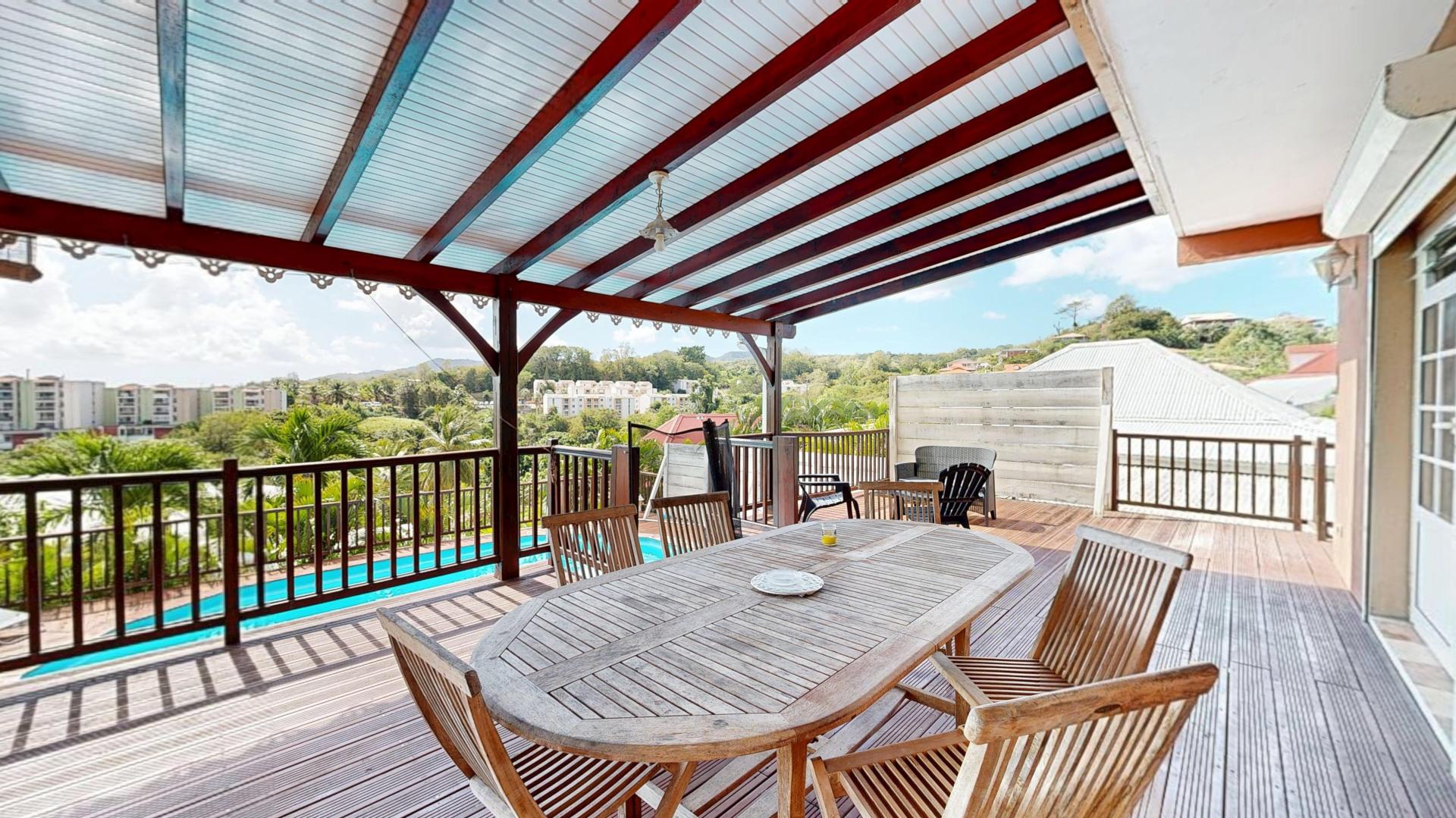 Photo 3 of the listing.