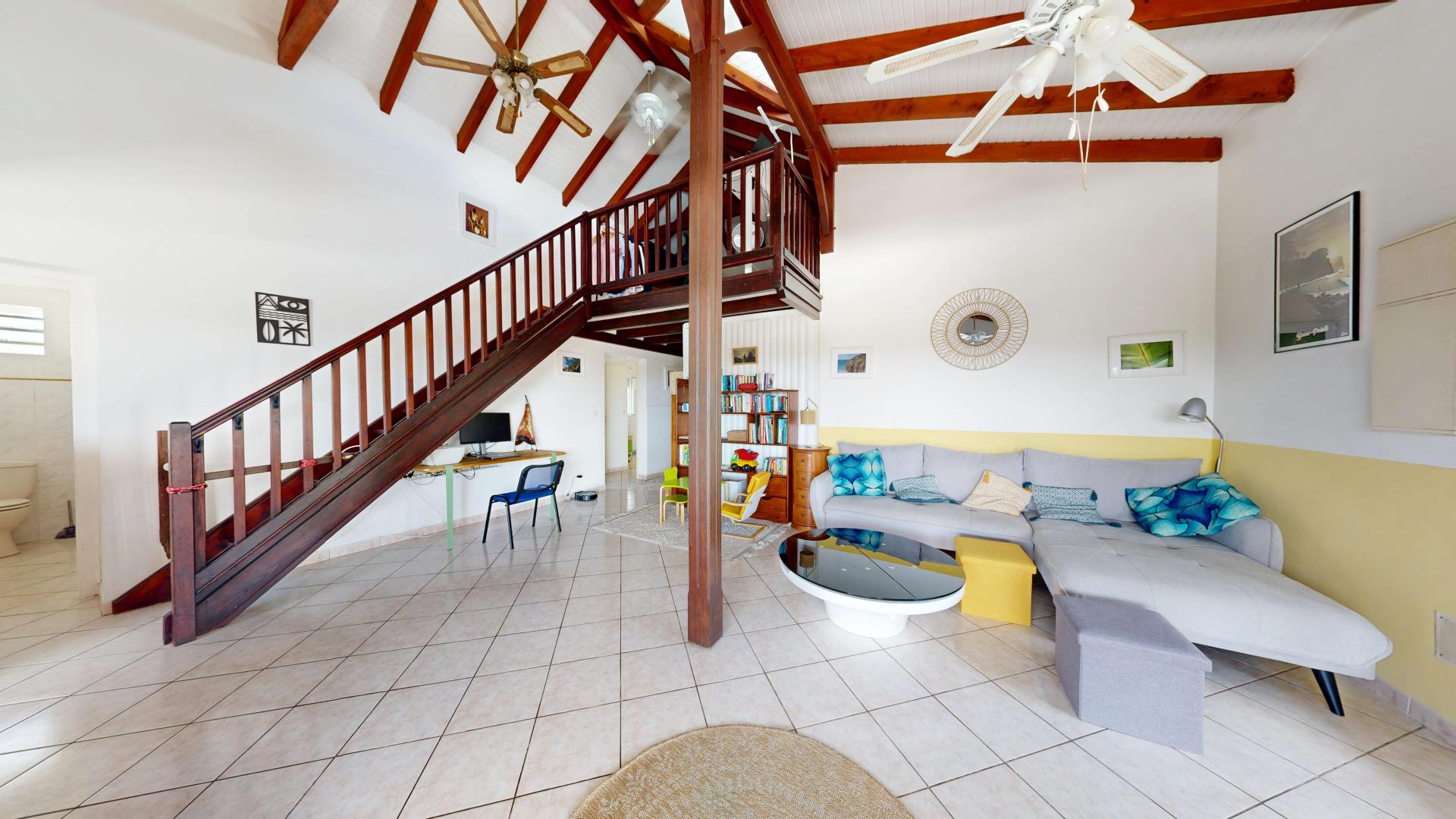 Photo 4 of the listing.