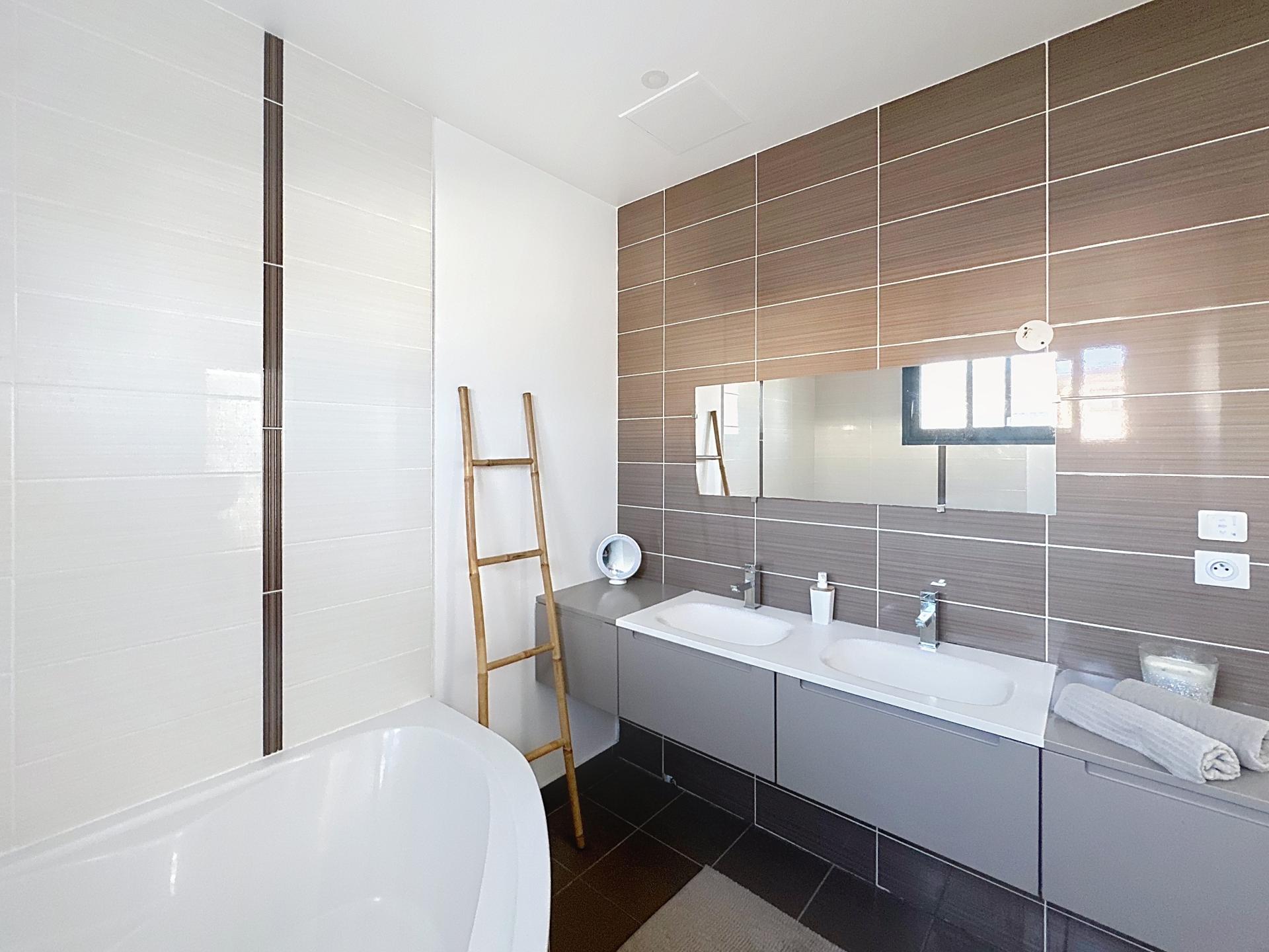 Photo 8 of the listing.