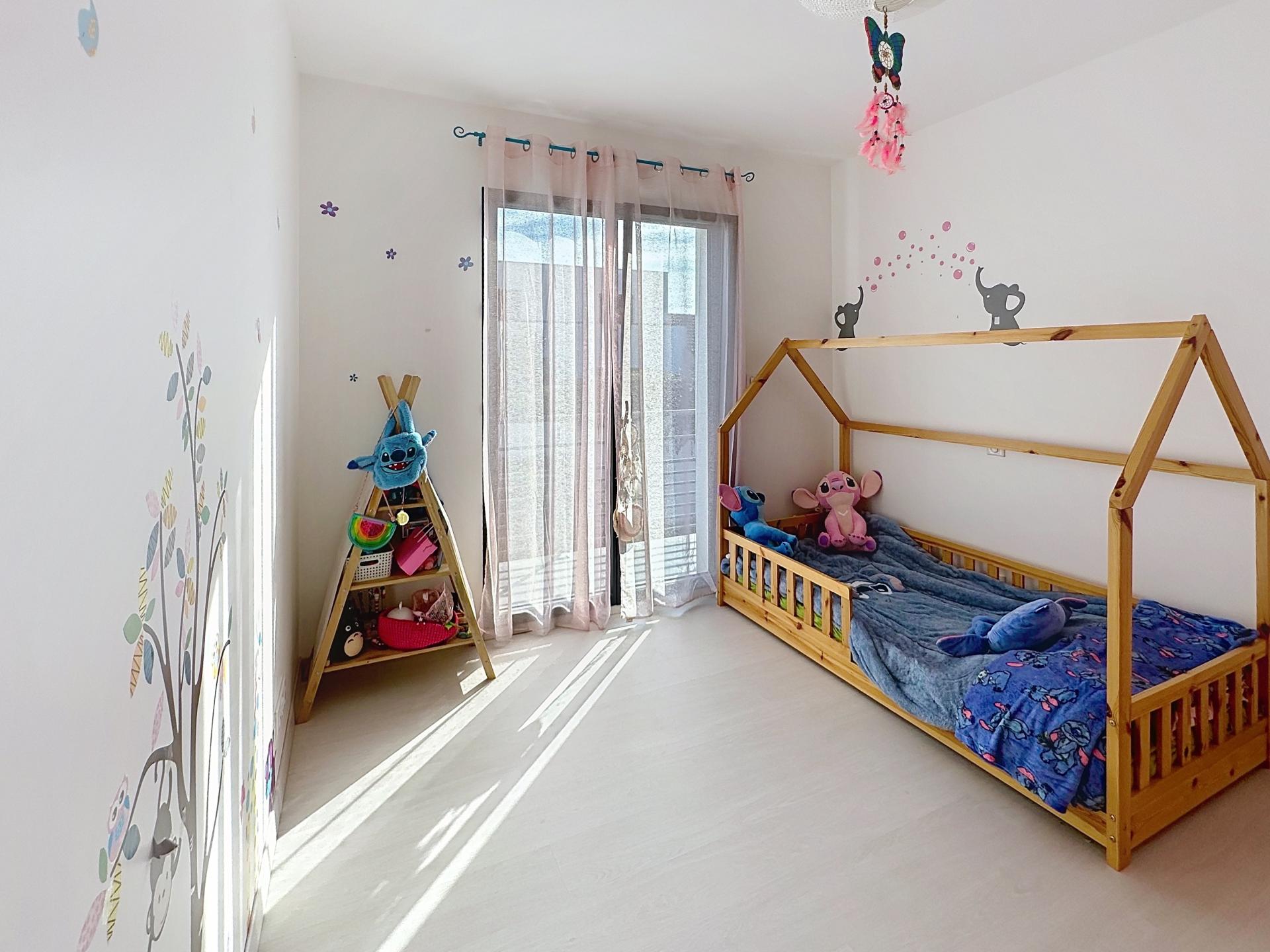 Photo 10 of the listing.