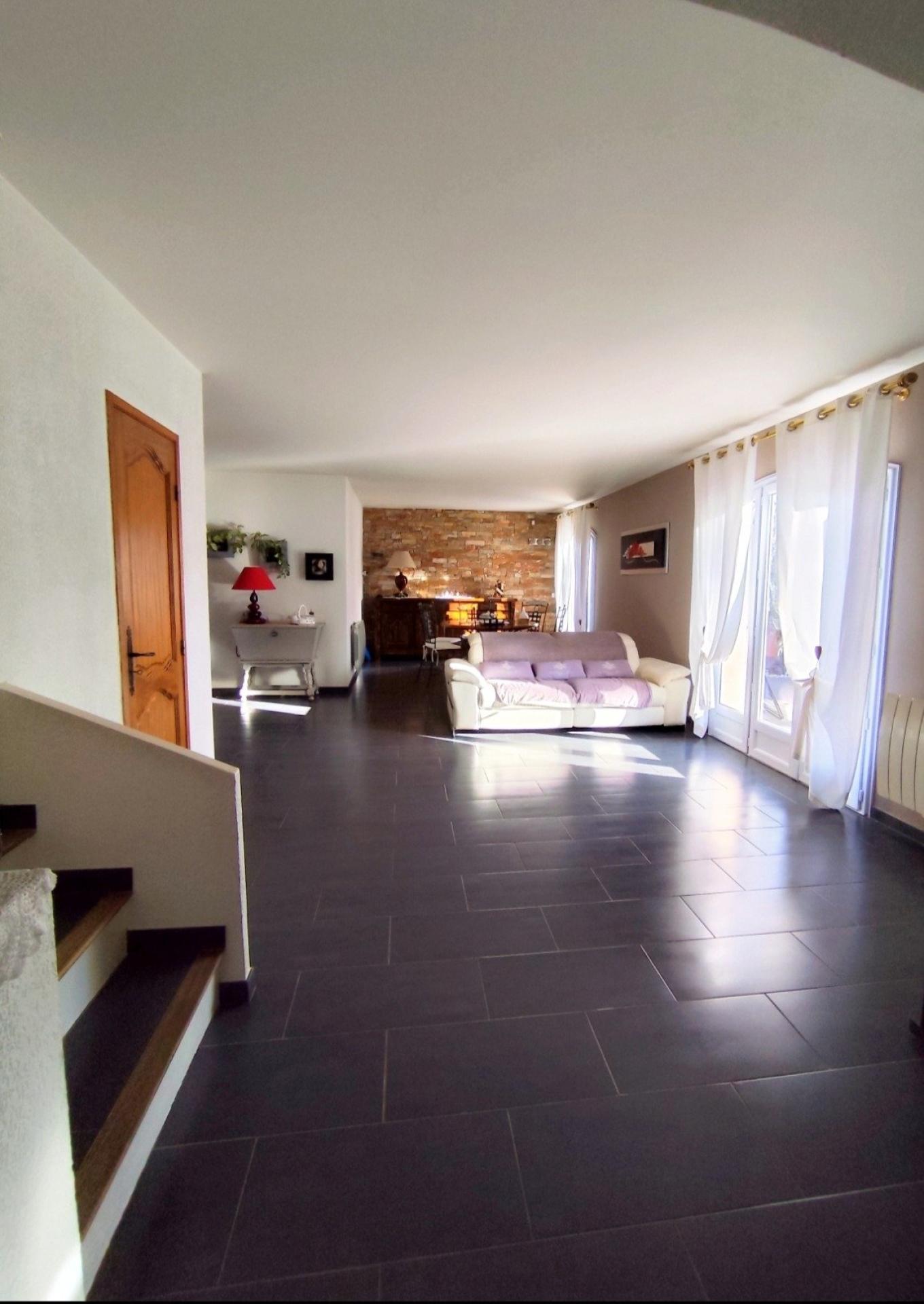 Photo 5 of the listing.