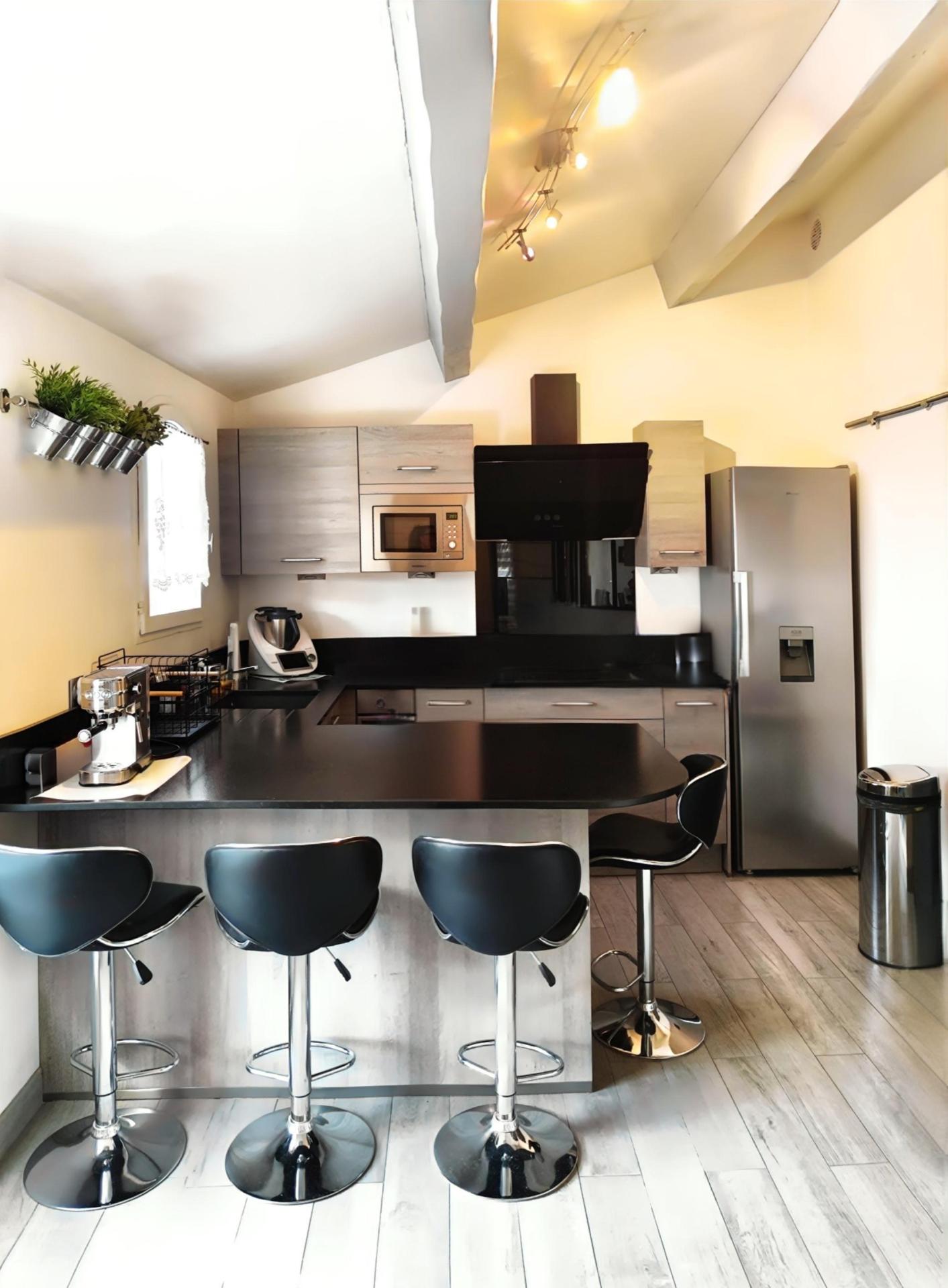 Photo 8 of the listing.