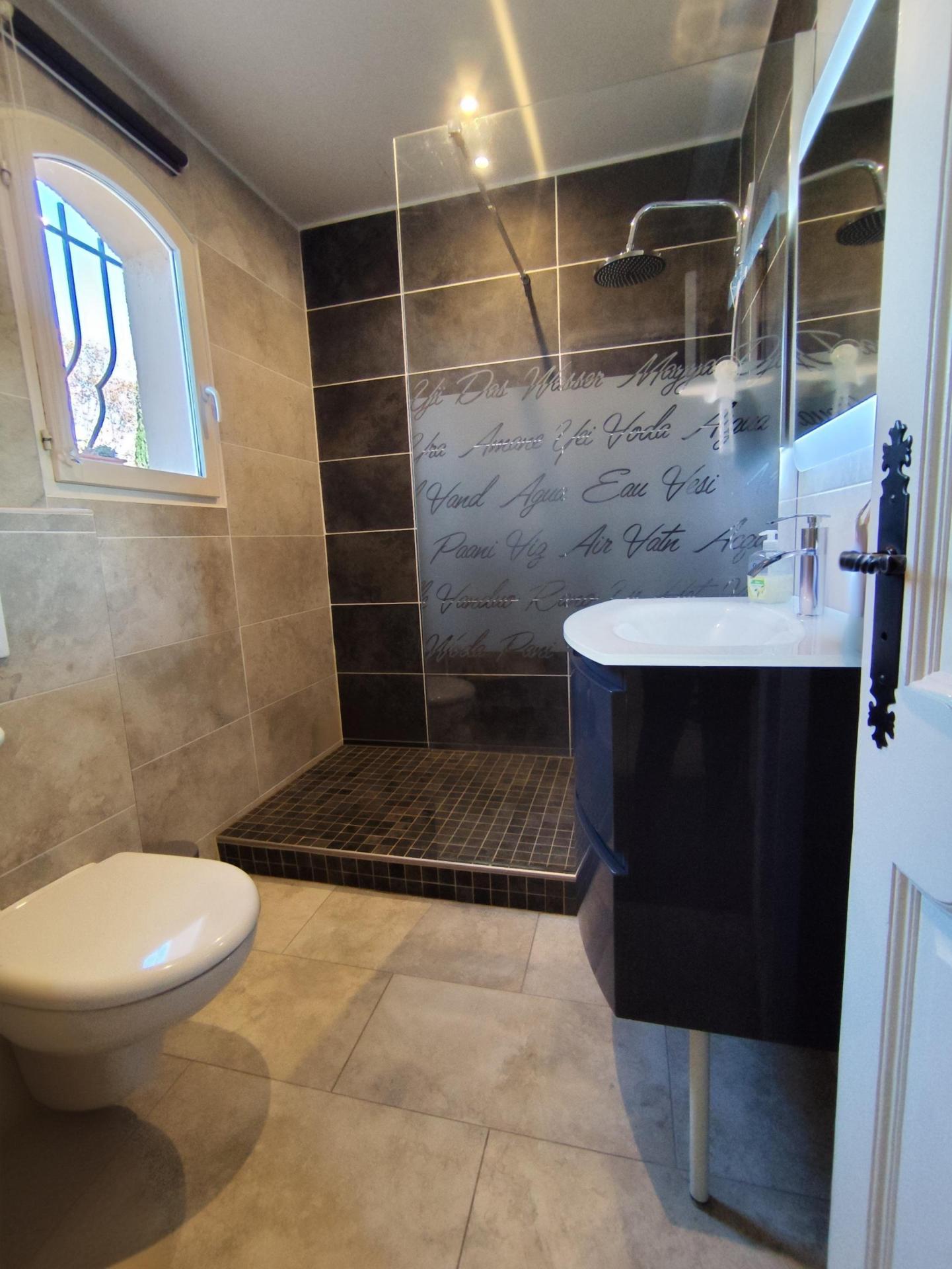 Photo 11 of the listing.