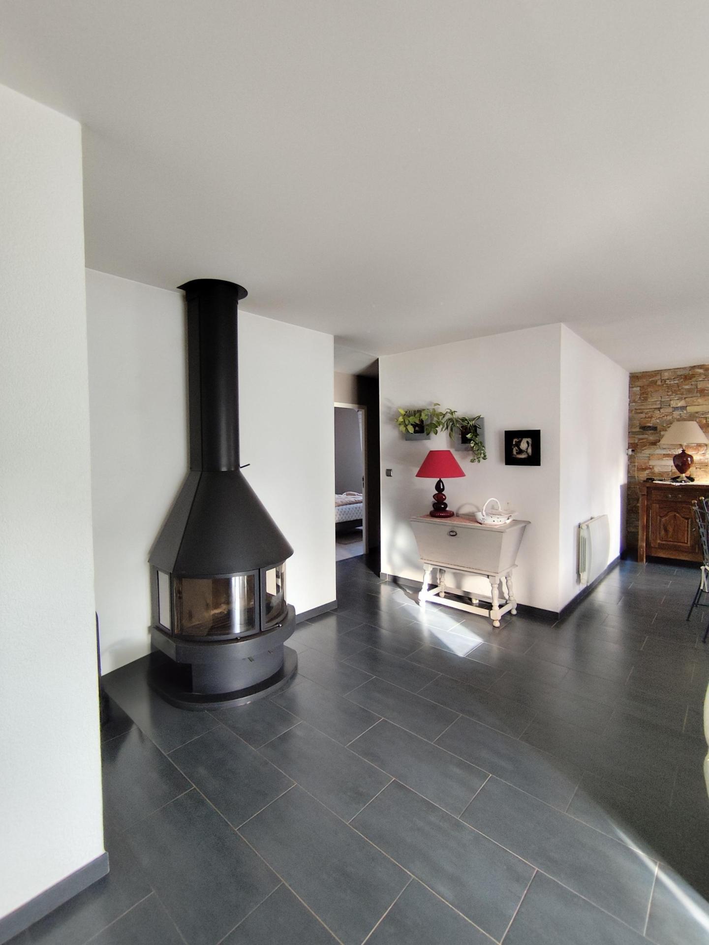 Photo 7 of the listing.