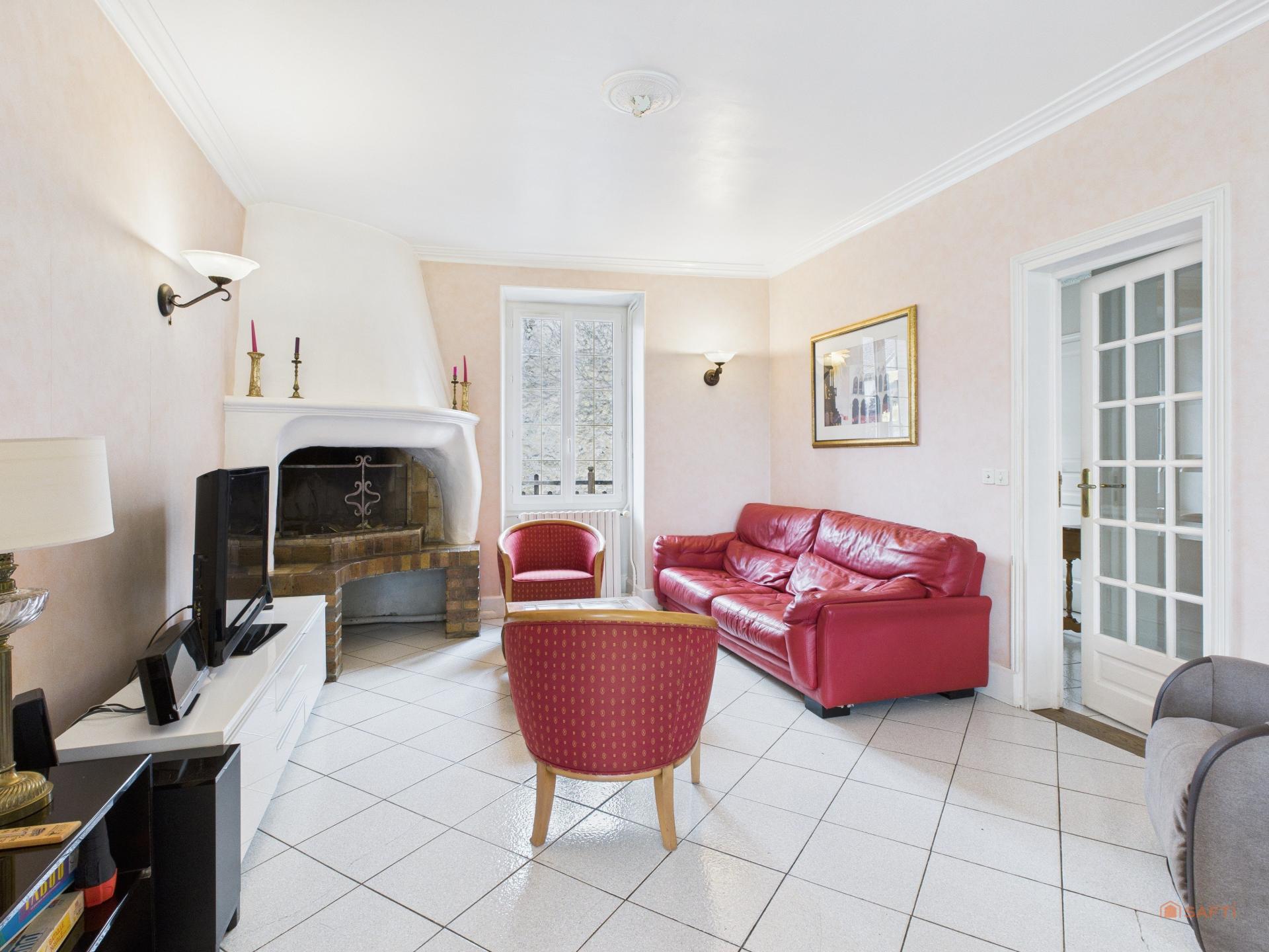 Photo 8 of the listing.