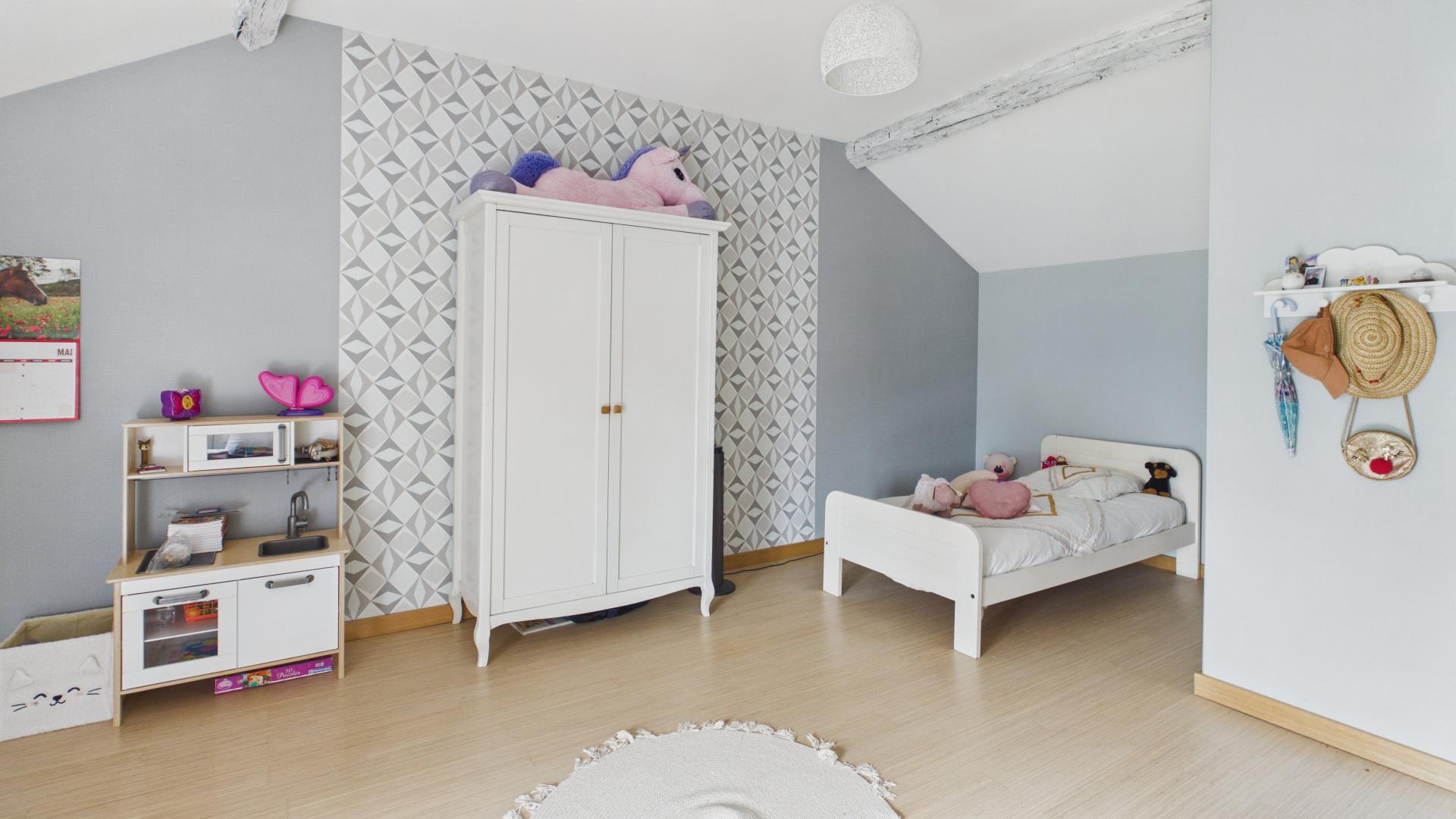 Photo 10 of the listing.