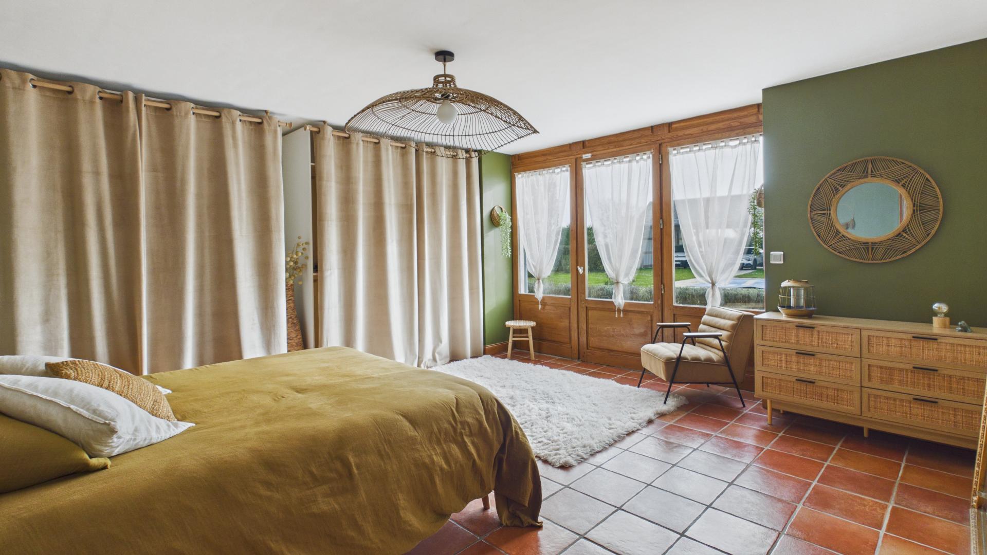 Photo 5 of the listing.