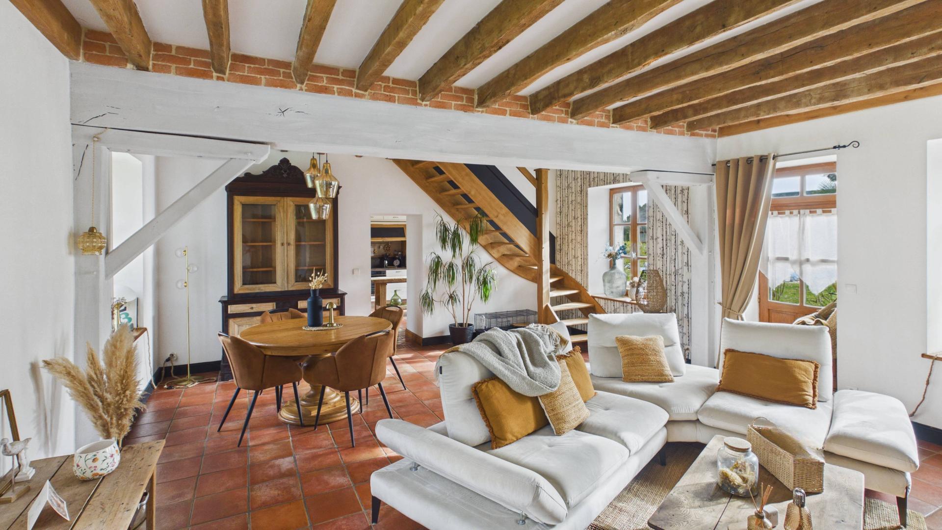 Photo 2 of the listing.