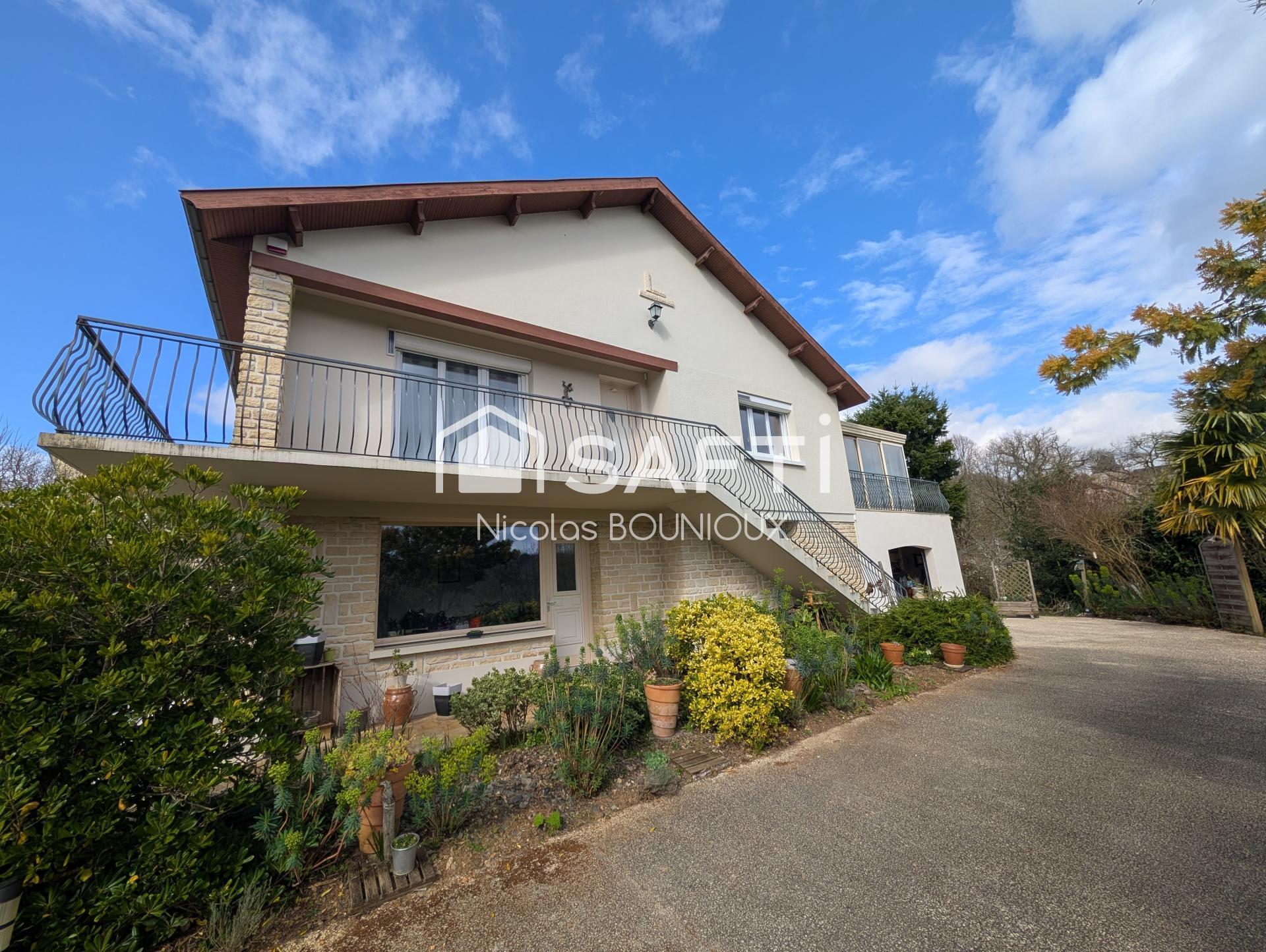 Maison familiale avec vue panoramique – Véranda – Jardin arboré – Garage