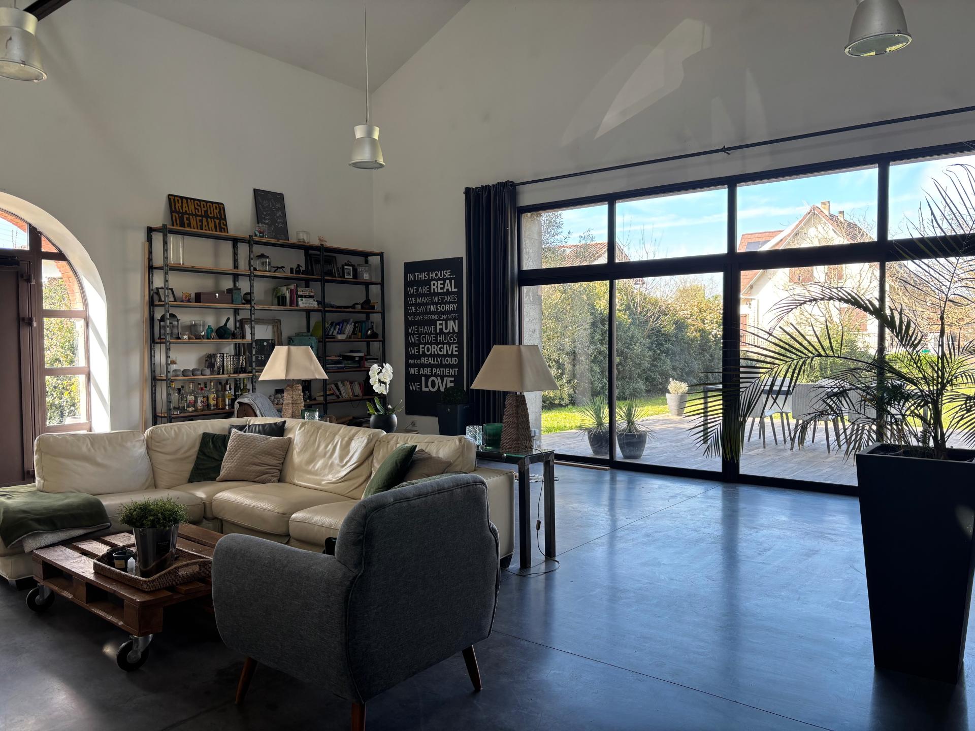 Photo 6 of the listing.