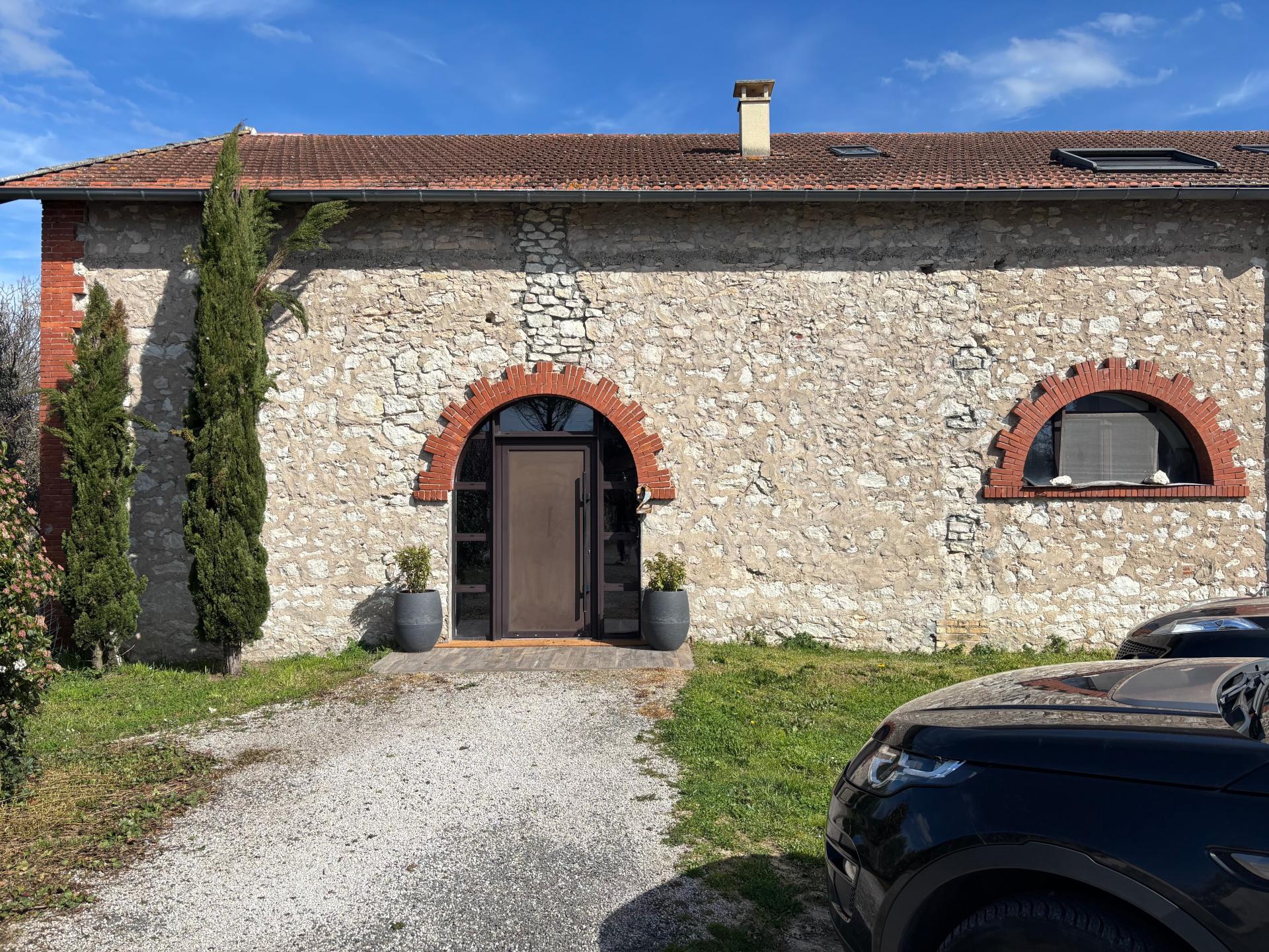 Photo 4 of the listing.