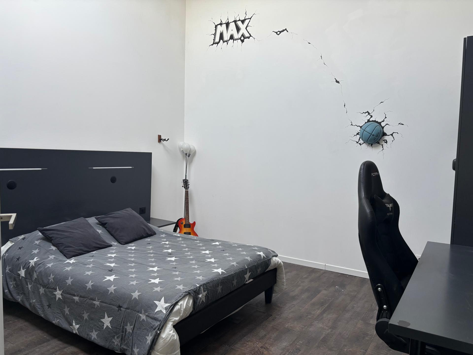 Photo 7 of the listing.