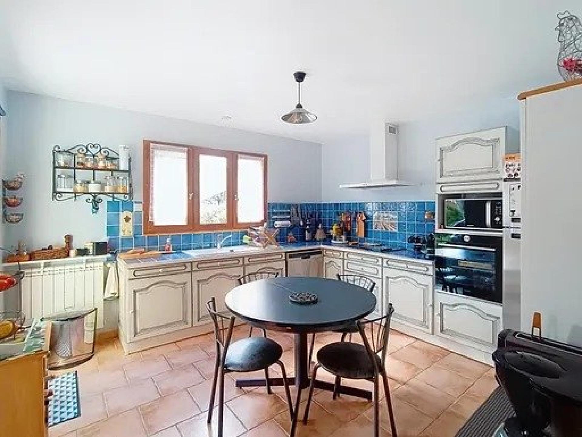 Photo 3 of the listing.