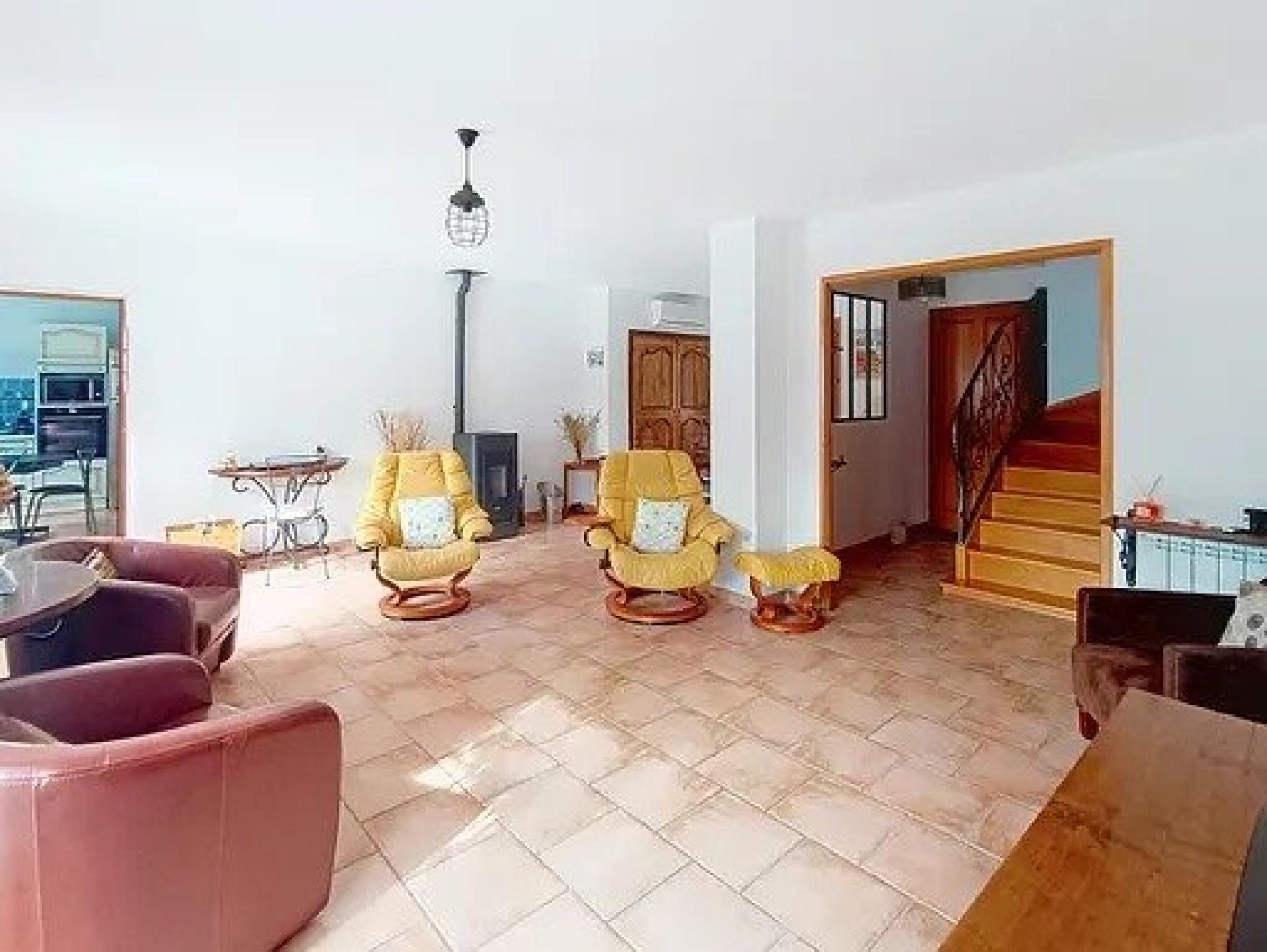 Photo 5 of the listing.