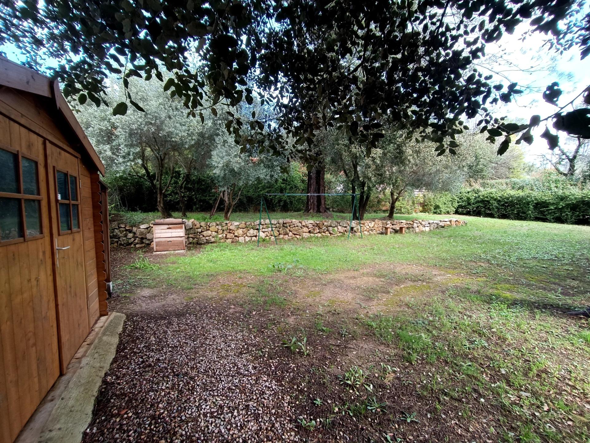 Photo 2 of the listing.