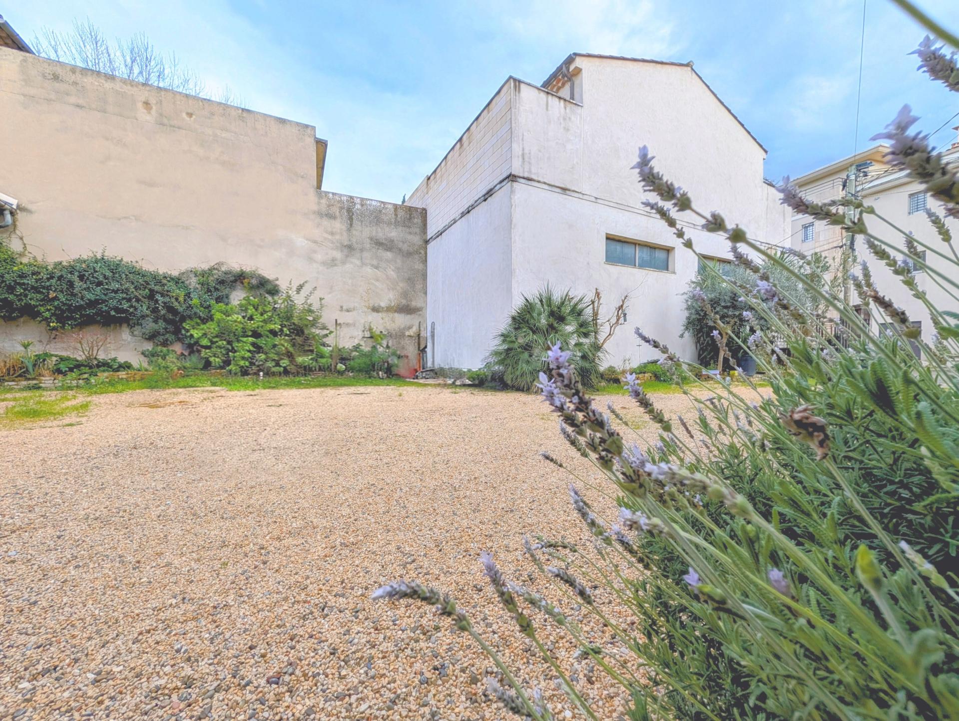 Photo 2 of the listing.