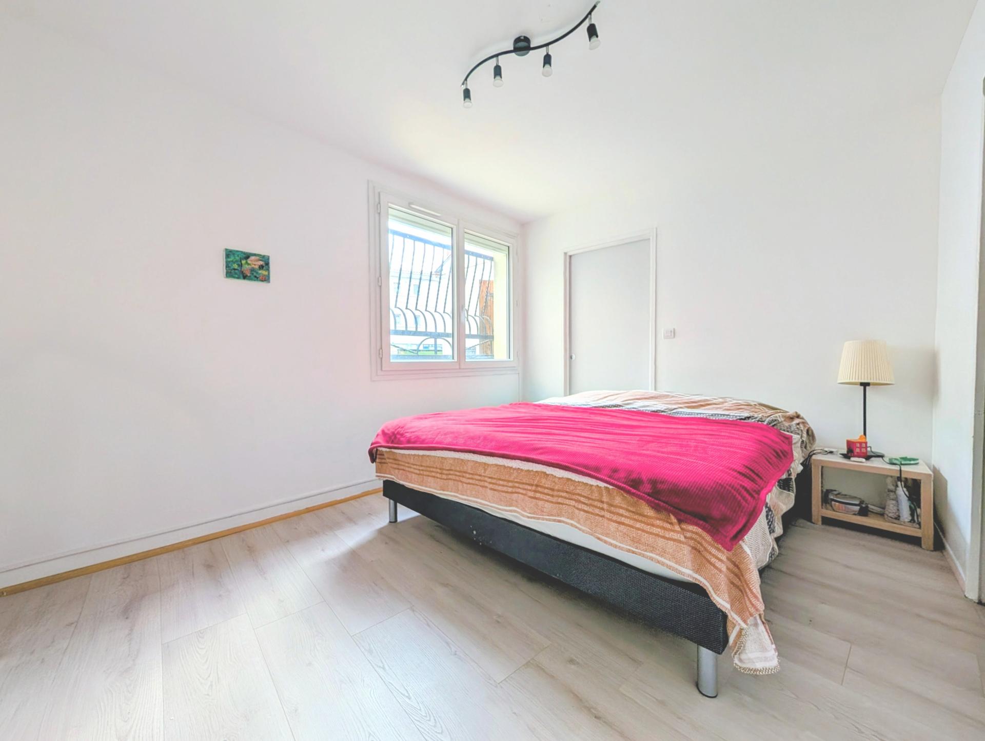 Photo 11 of the listing.