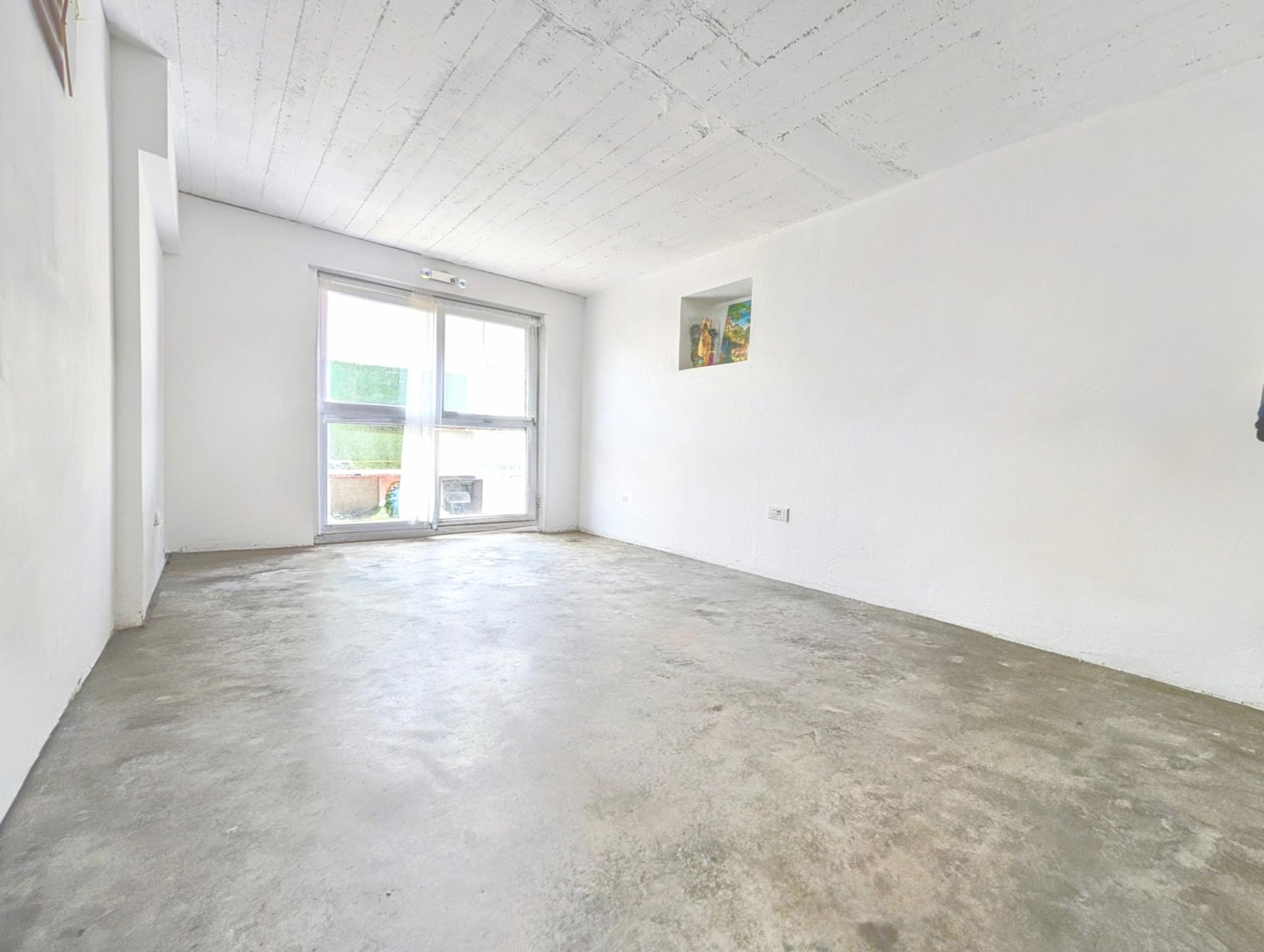 Photo 13 of the listing.