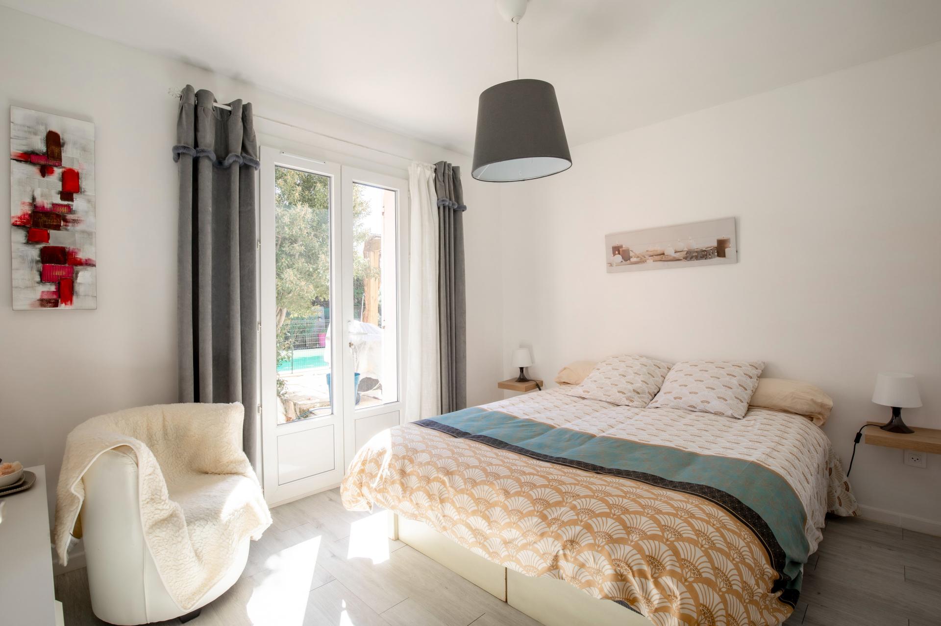 Photo 5 of the listing.