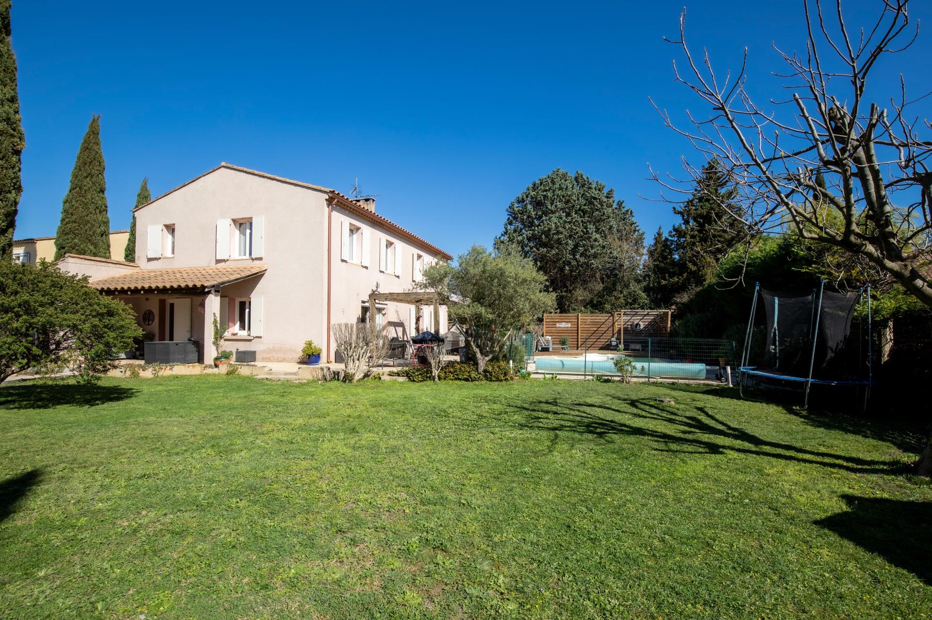 Photo 2 of the listing.