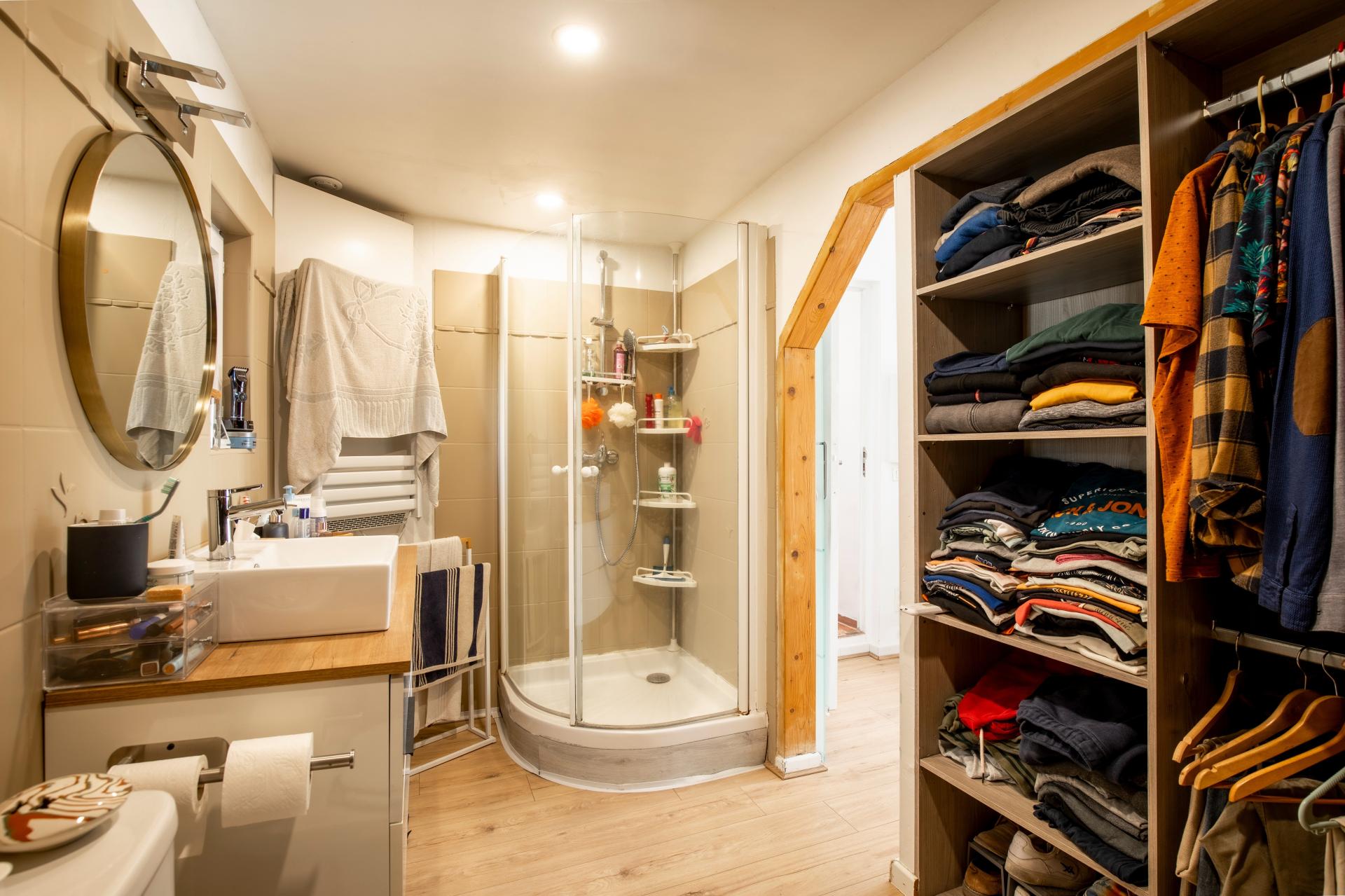 Photo 7 of the listing.