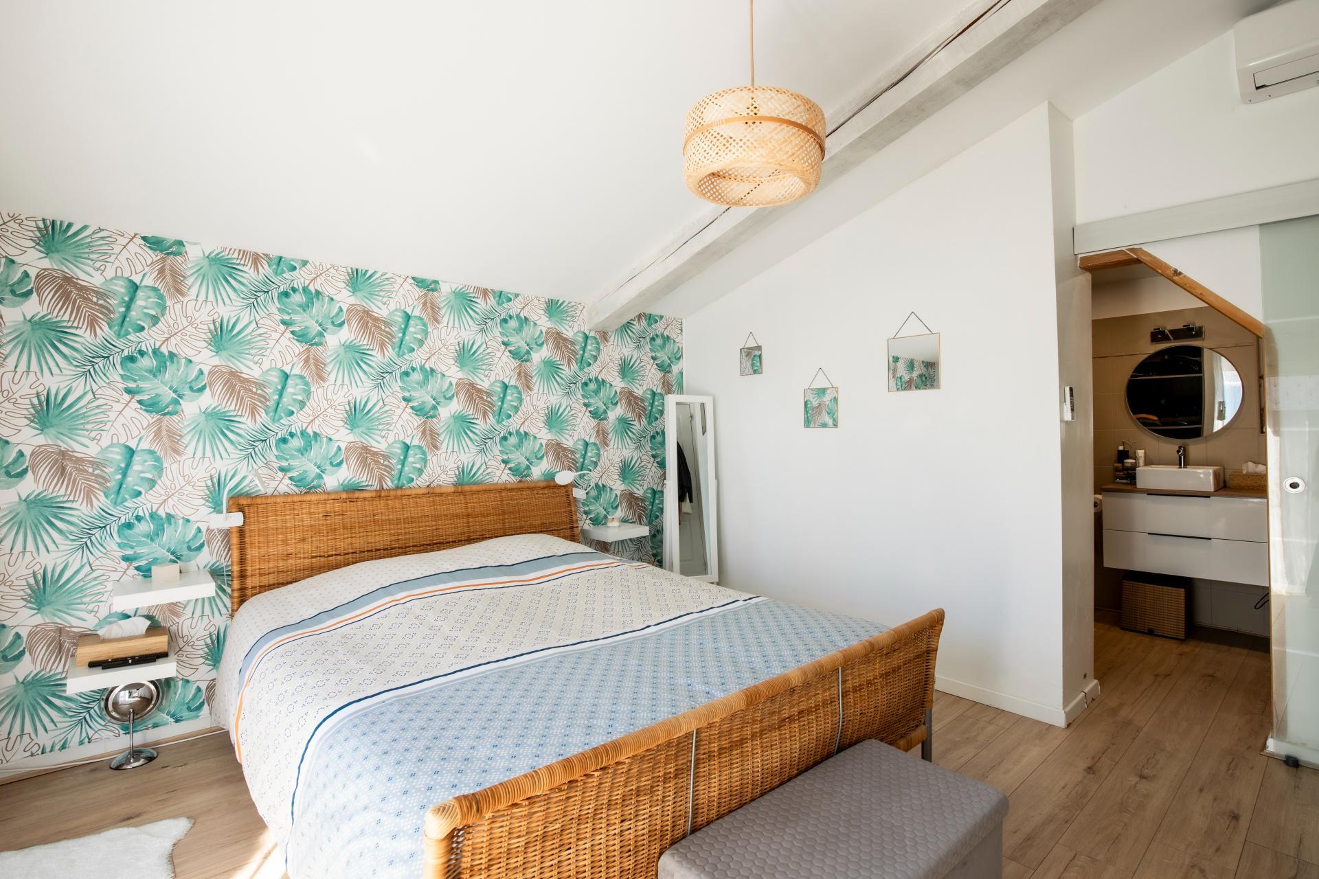 Photo 6 of the listing.