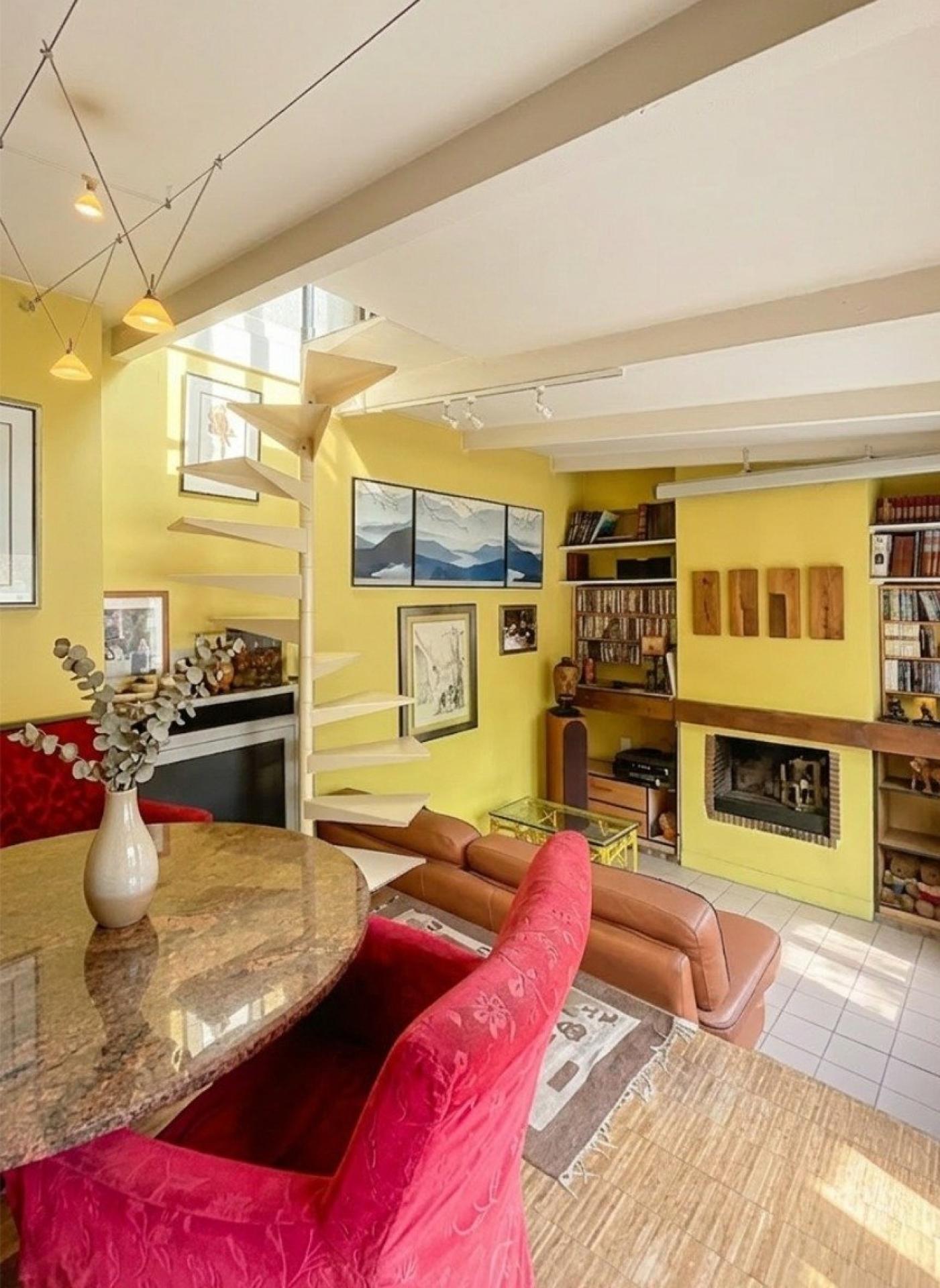 Photo 4 of the listing.