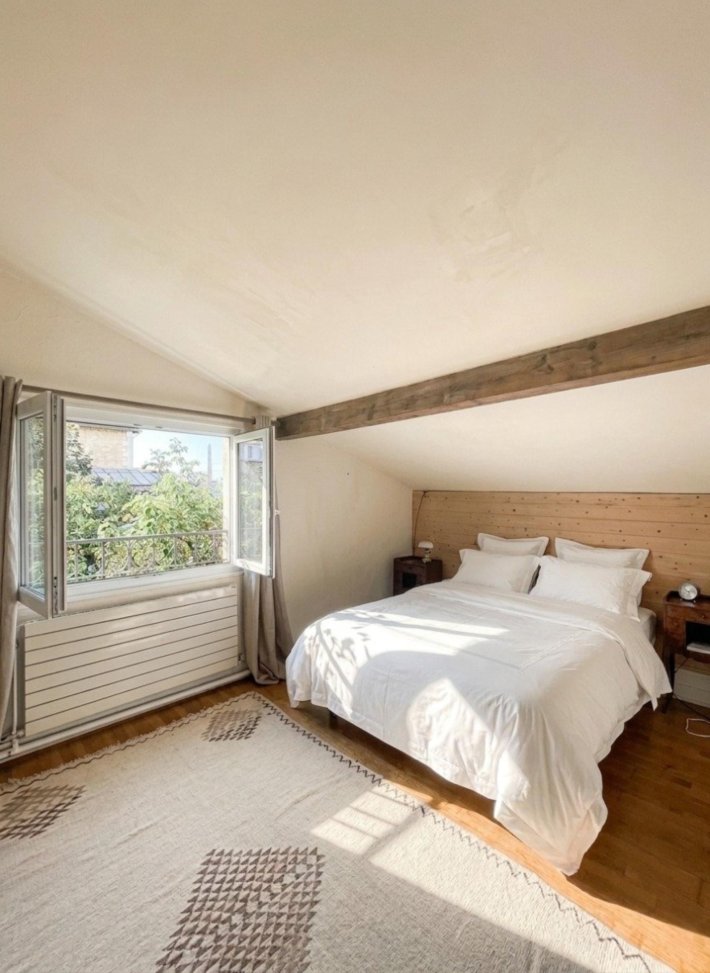 Photo 10 of the listing.