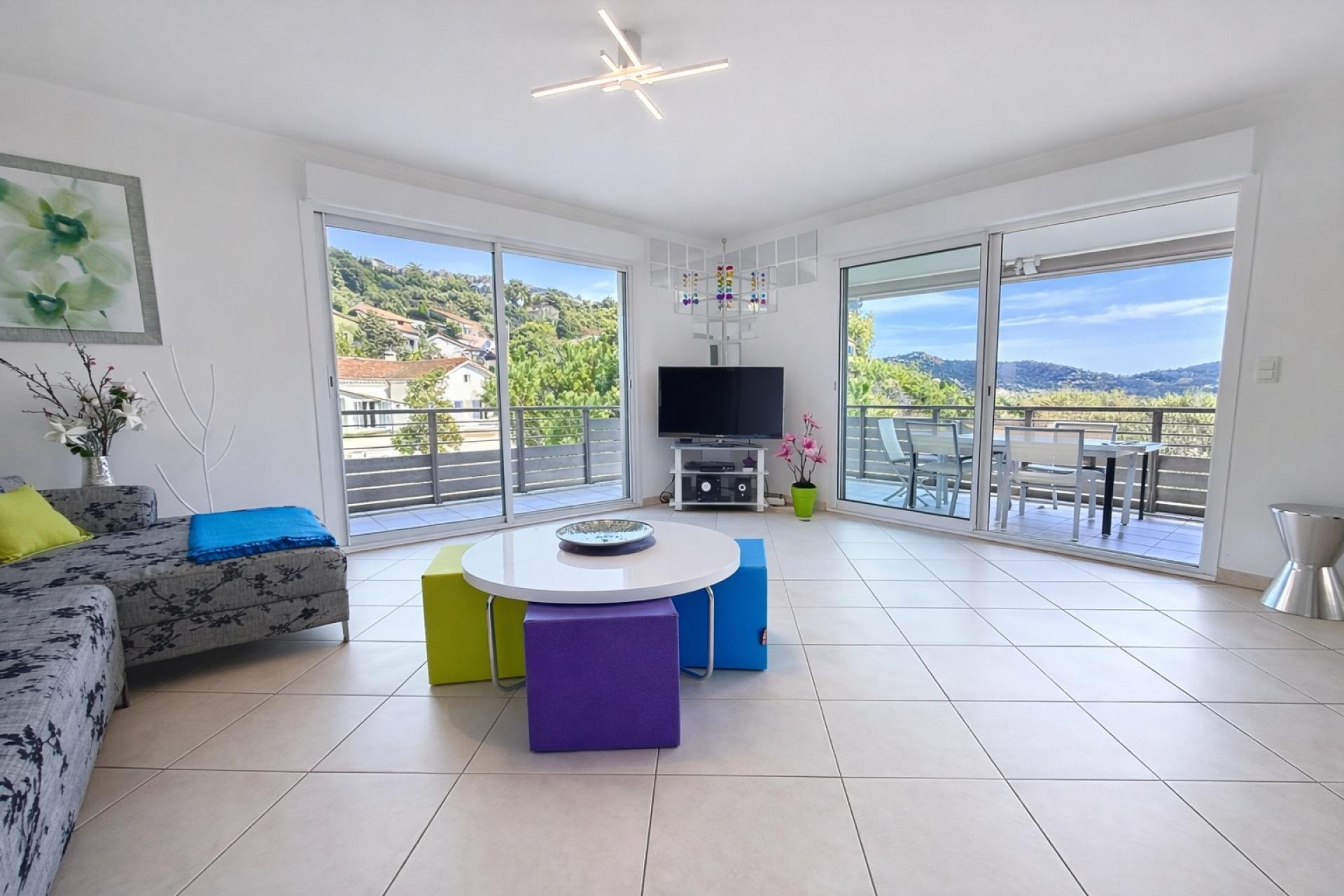 Photo 2 of the listing.