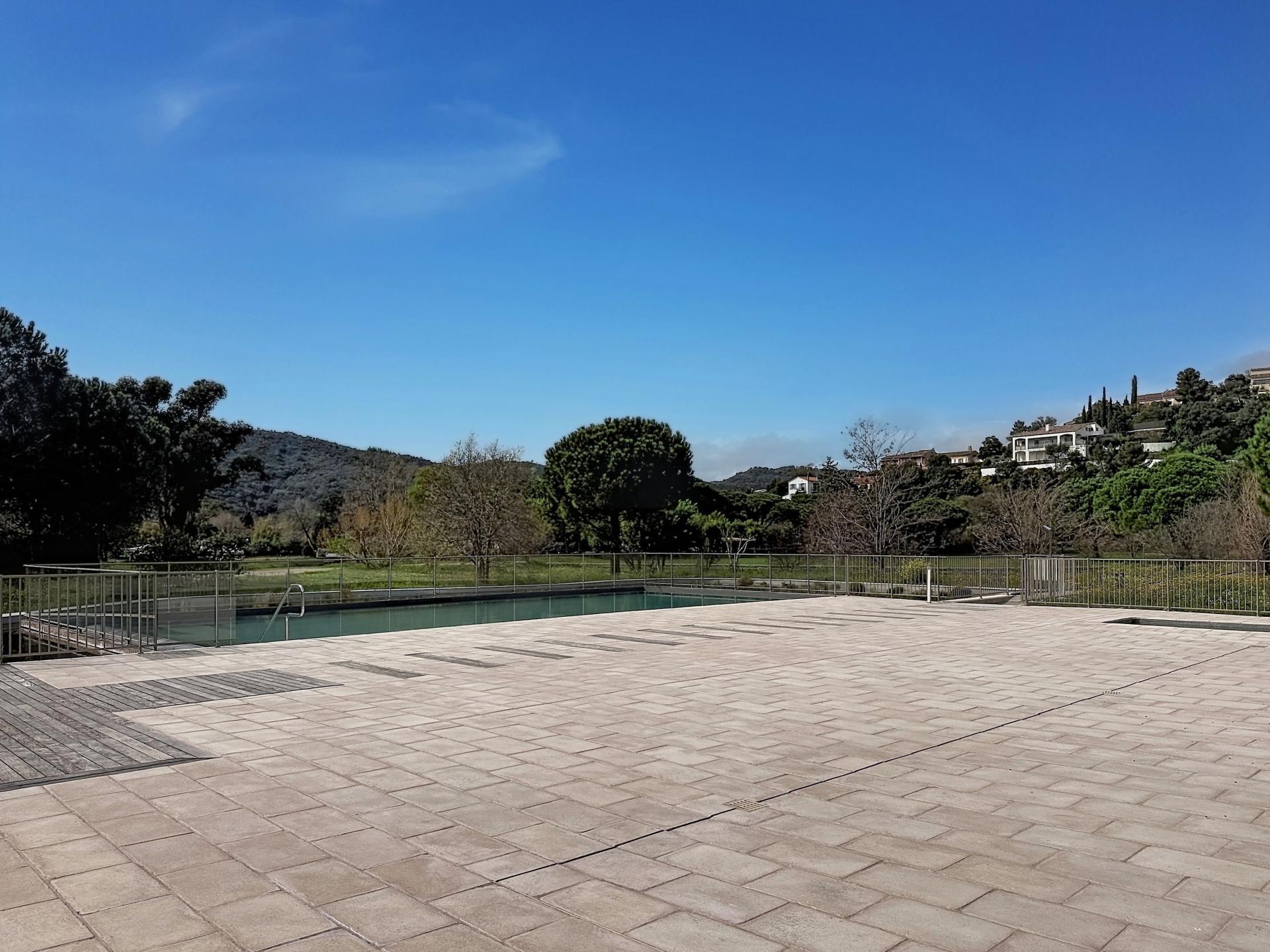 Photo 8 of the listing.