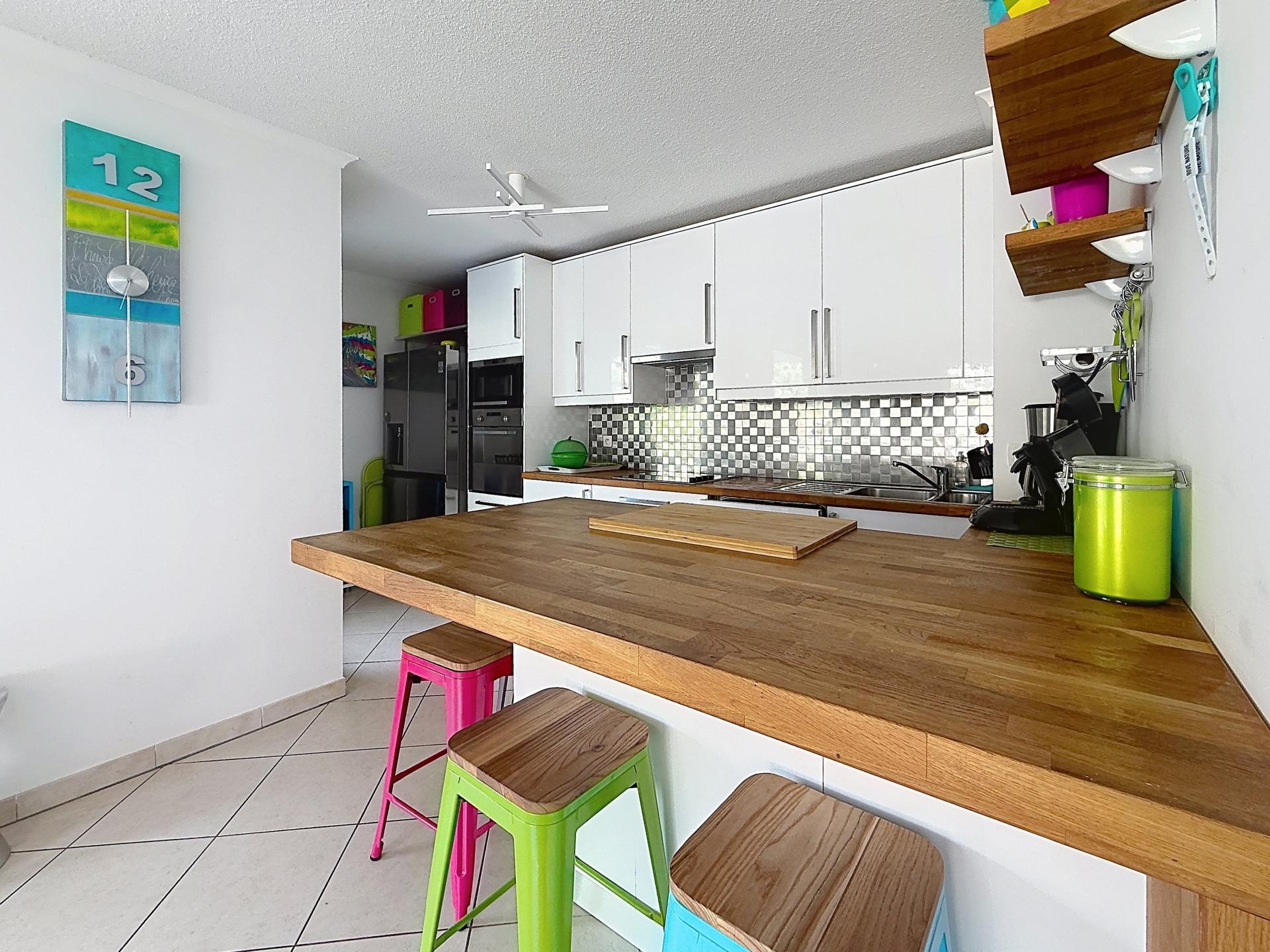 Photo 3 of the listing.