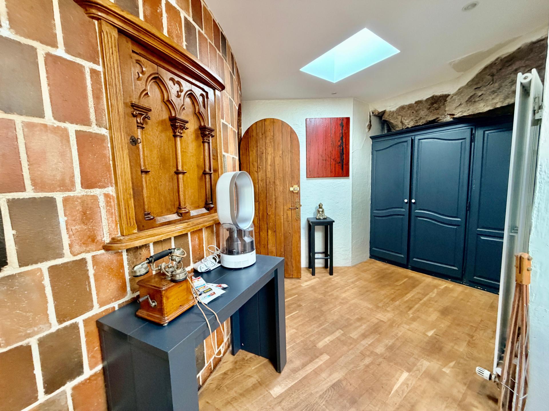 Photo 4 of the listing.