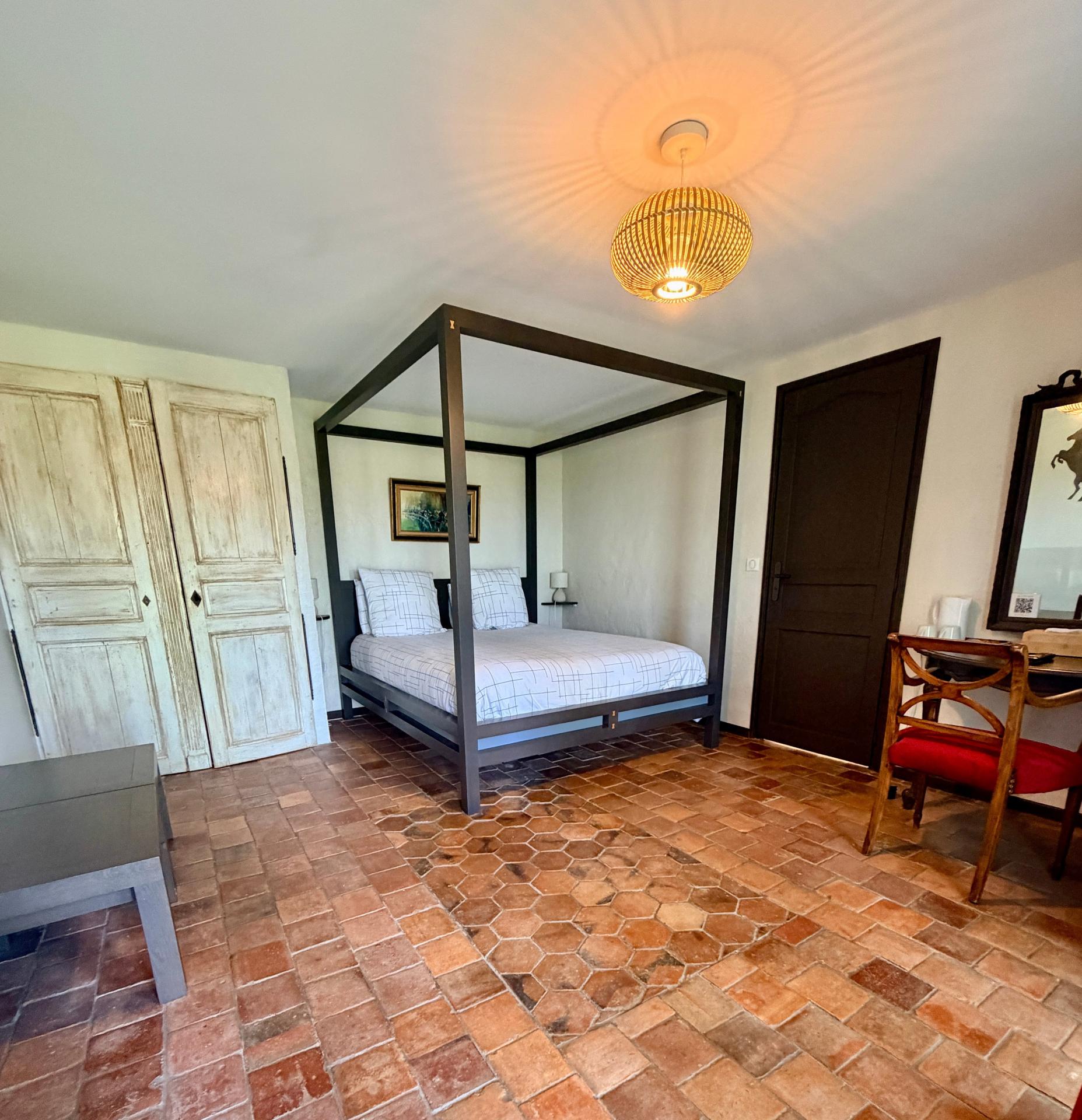 Photo 9 of the listing.