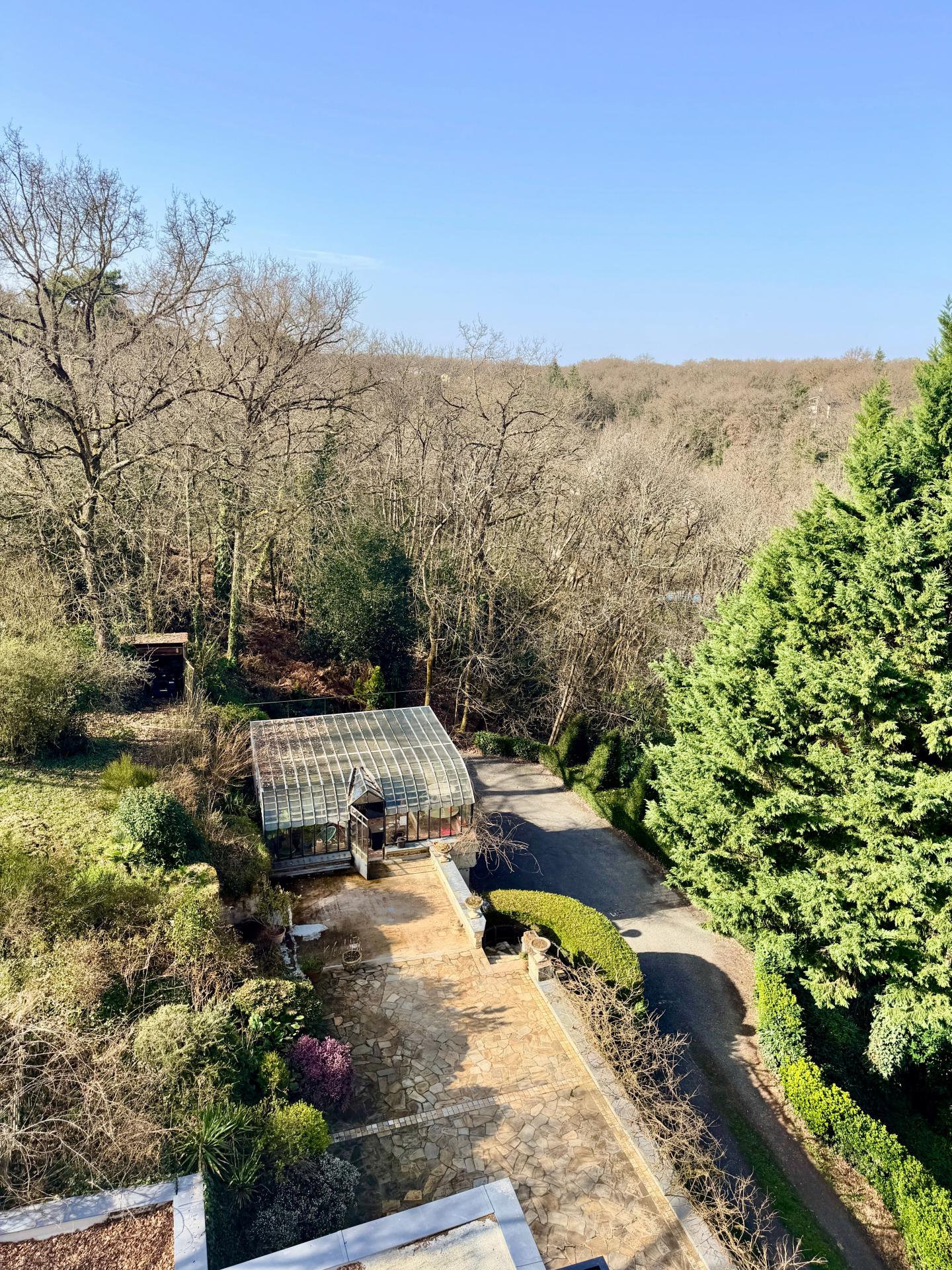 Photo 14 of the listing.