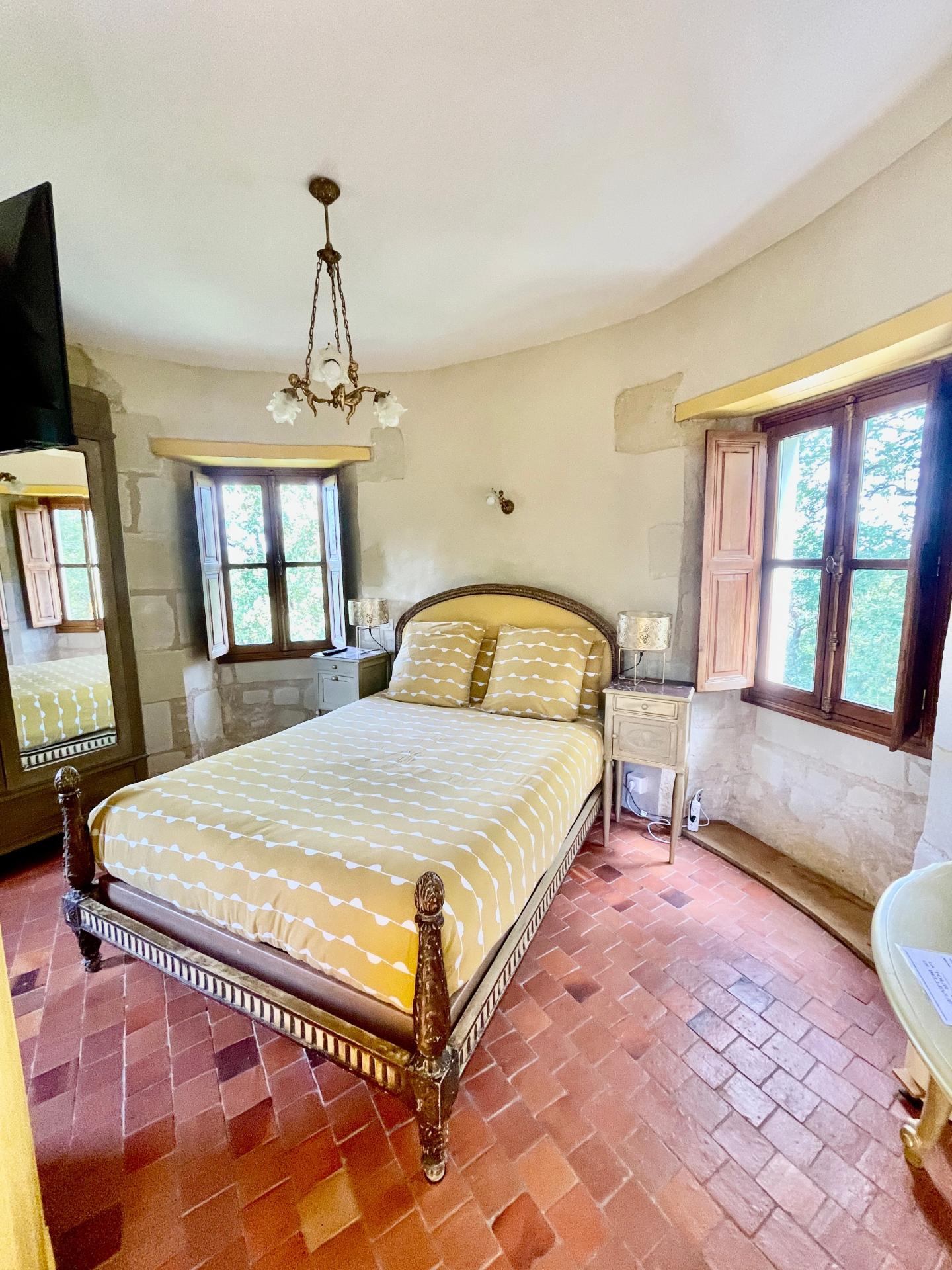 Photo 10 of the listing.