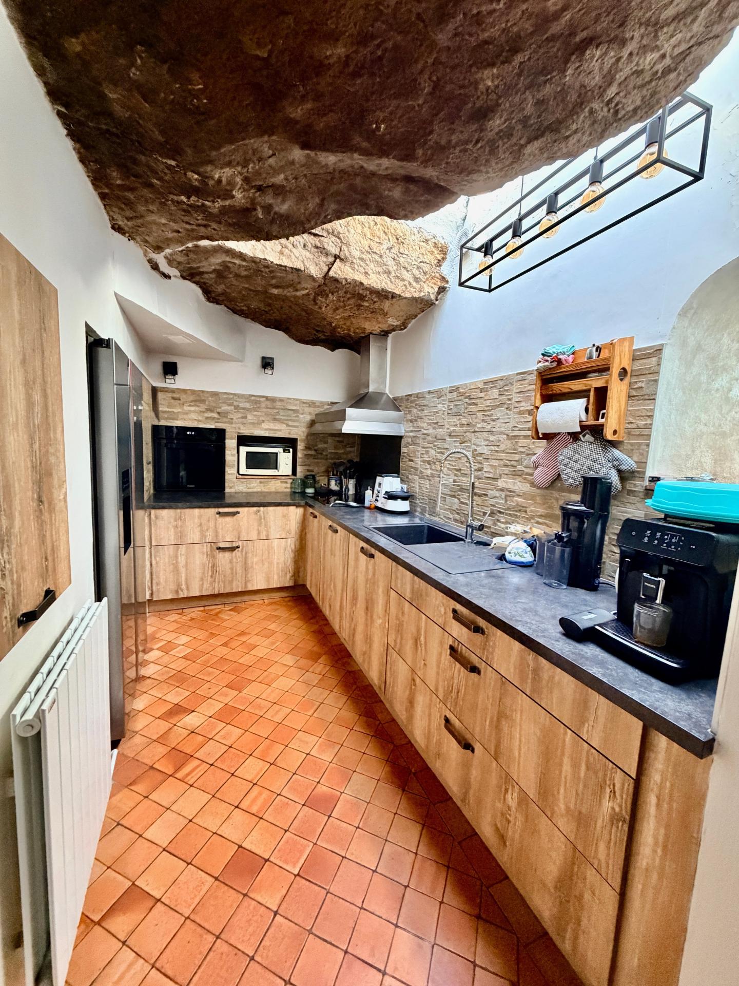 Photo 6 of the listing.