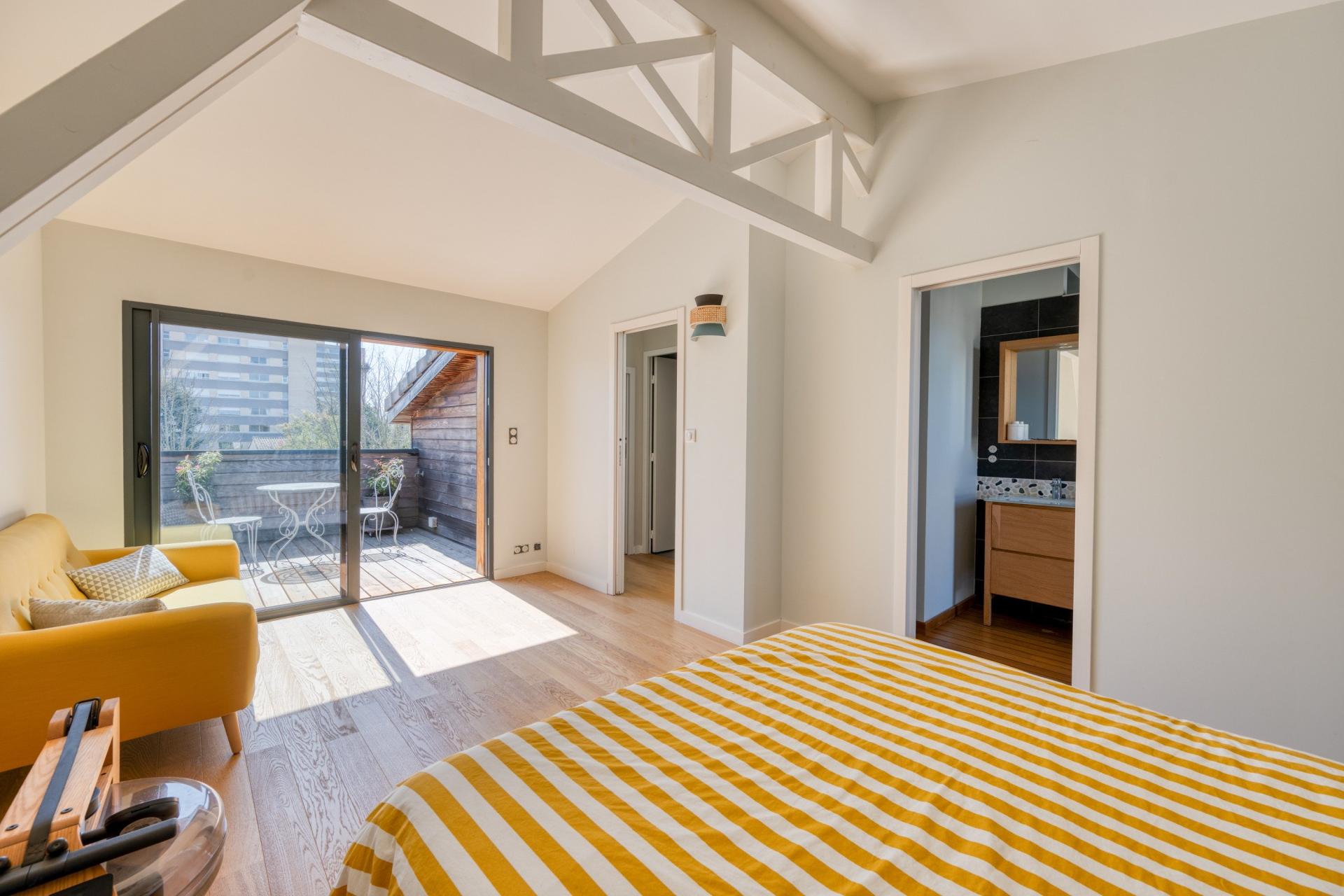 Photo 13 of the listing.