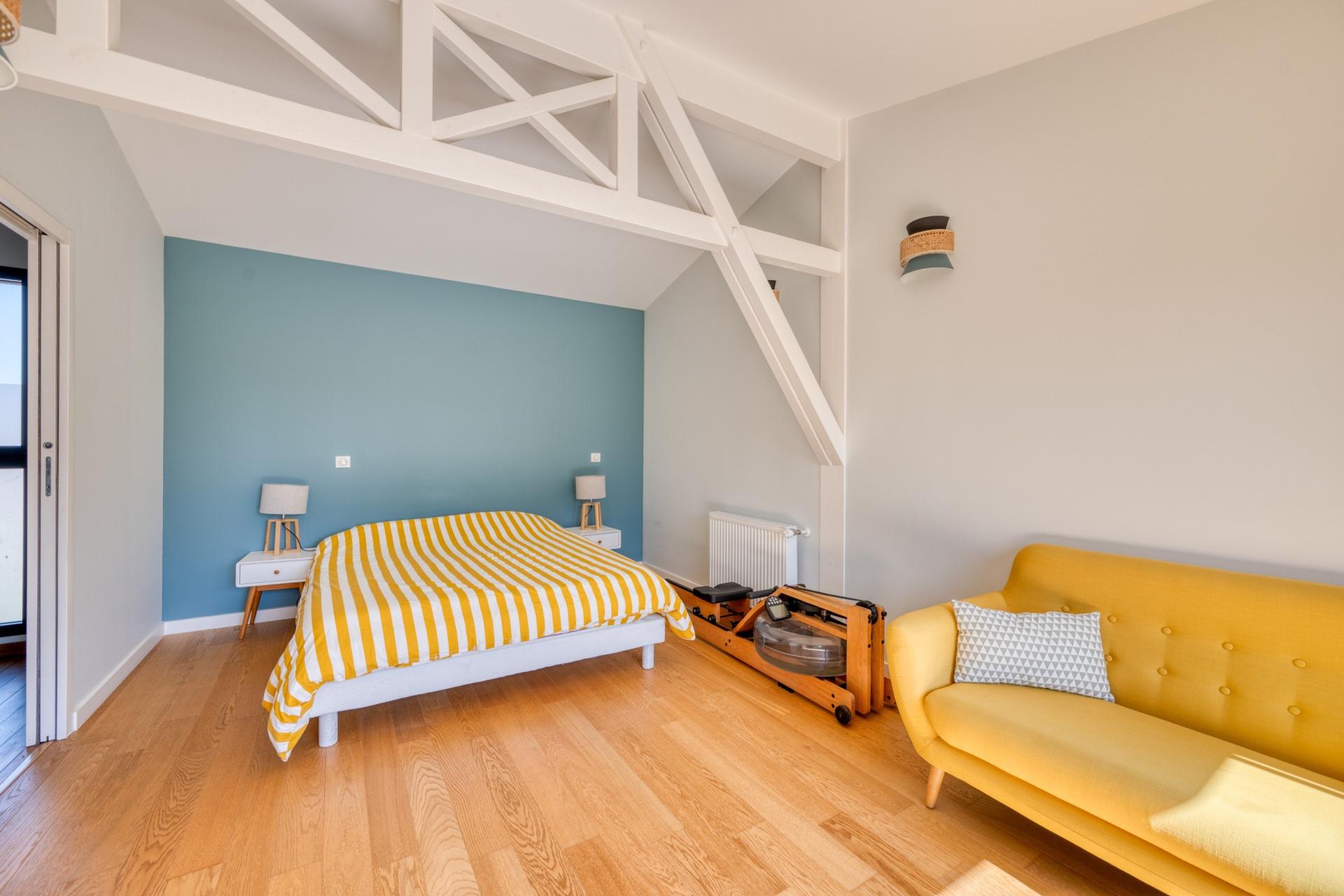 Photo 11 of the listing.