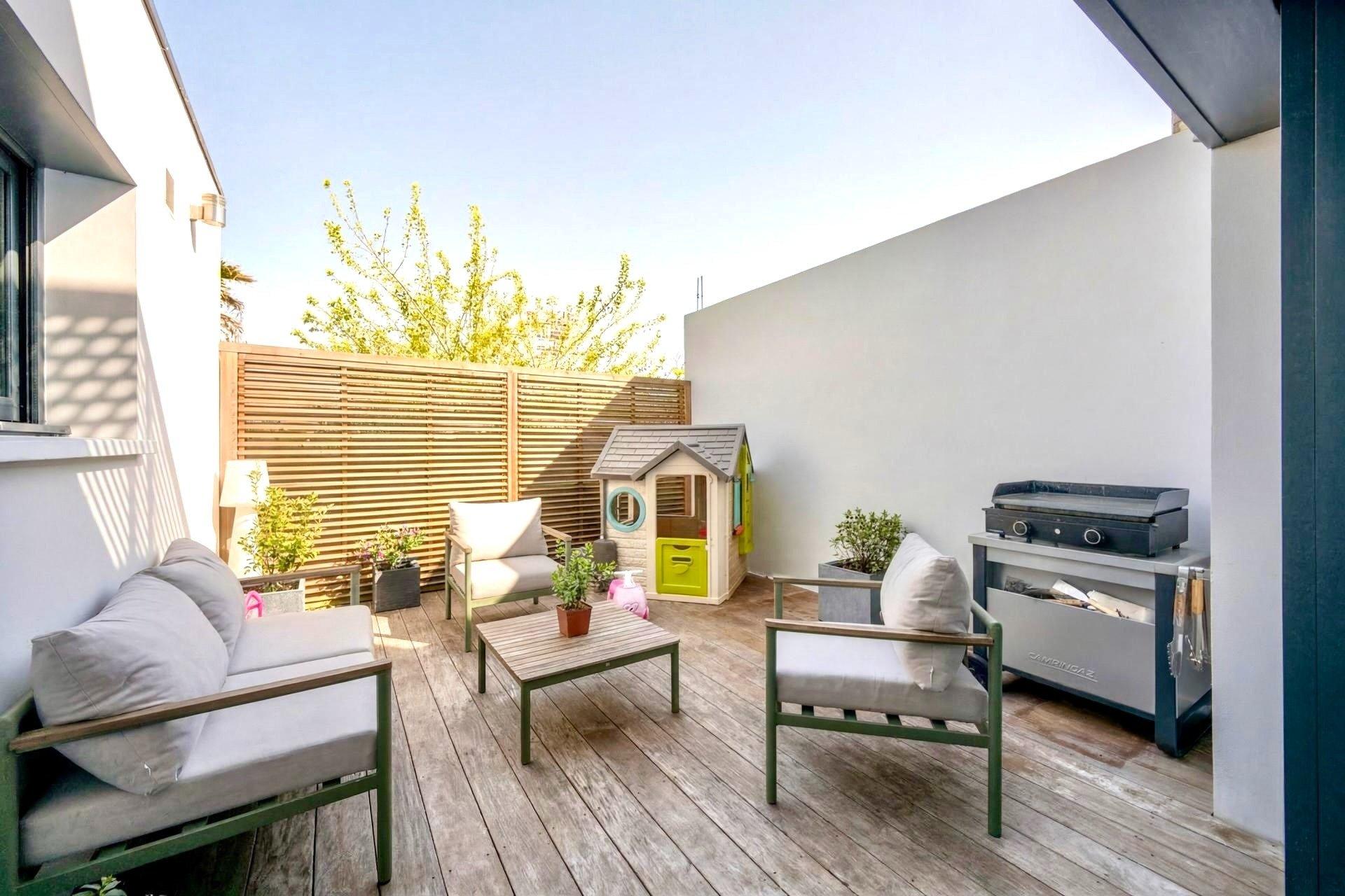 Photo 5 of the listing.