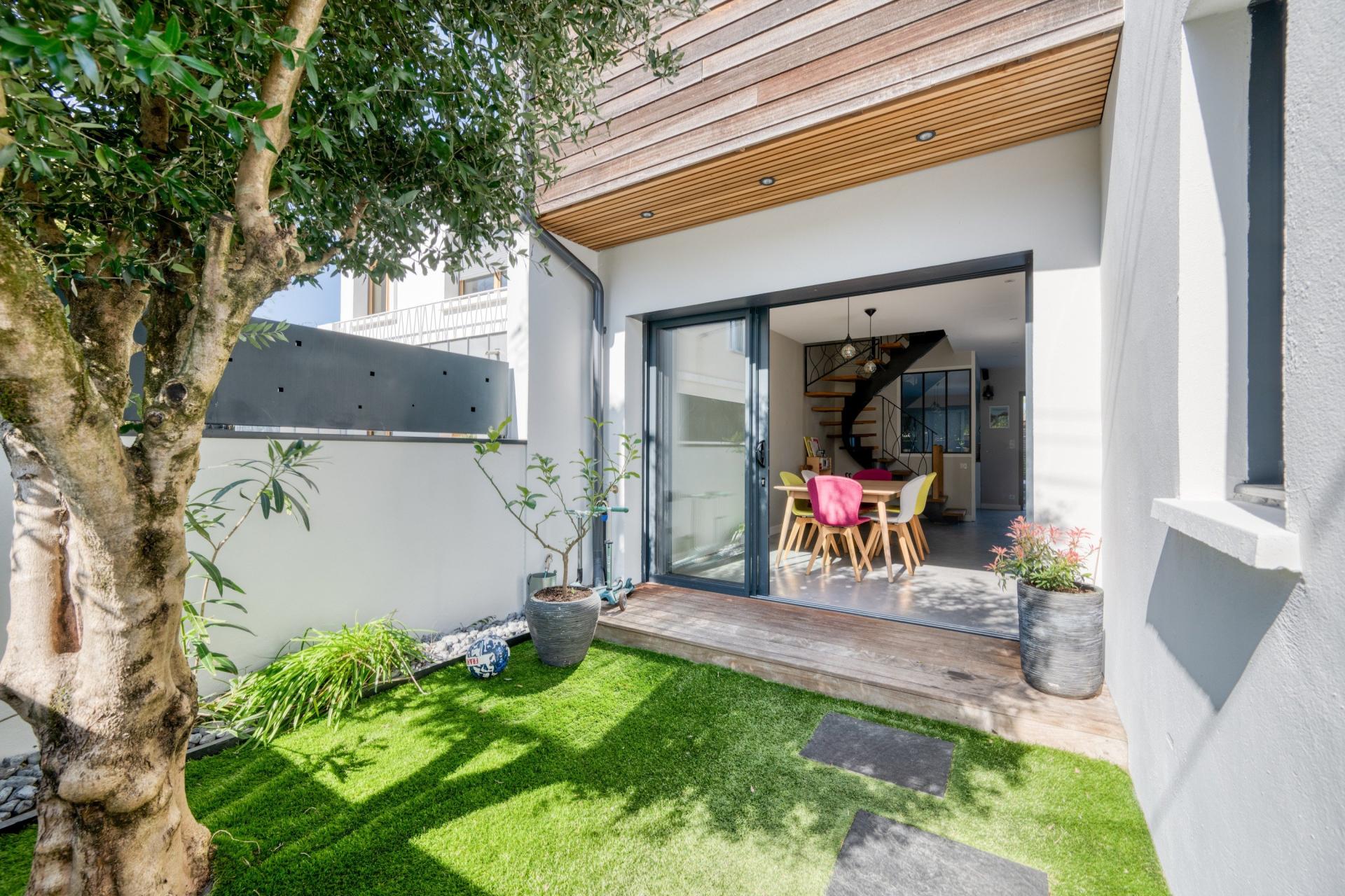 Photo 9 of the listing.