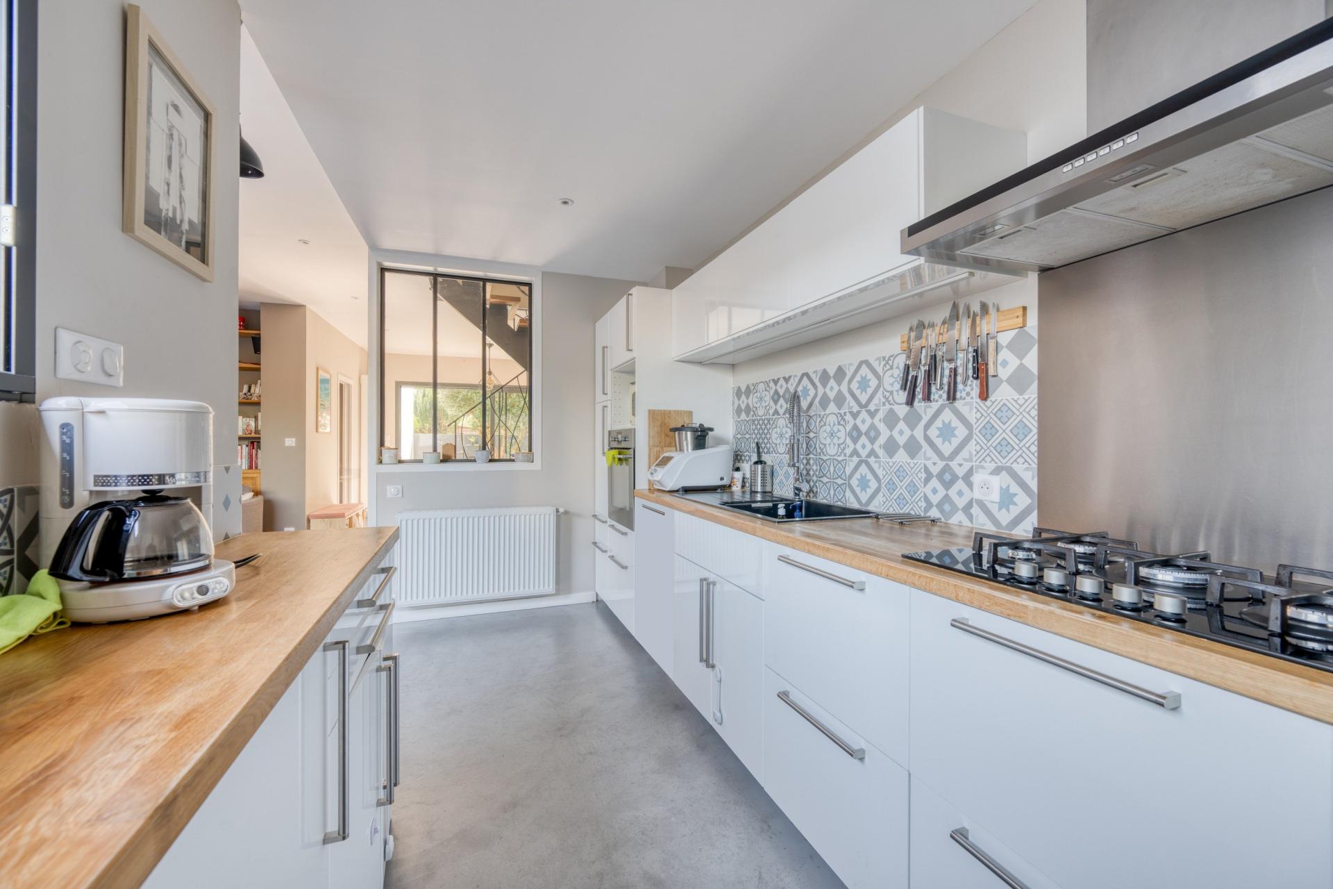 Photo 8 of the listing.