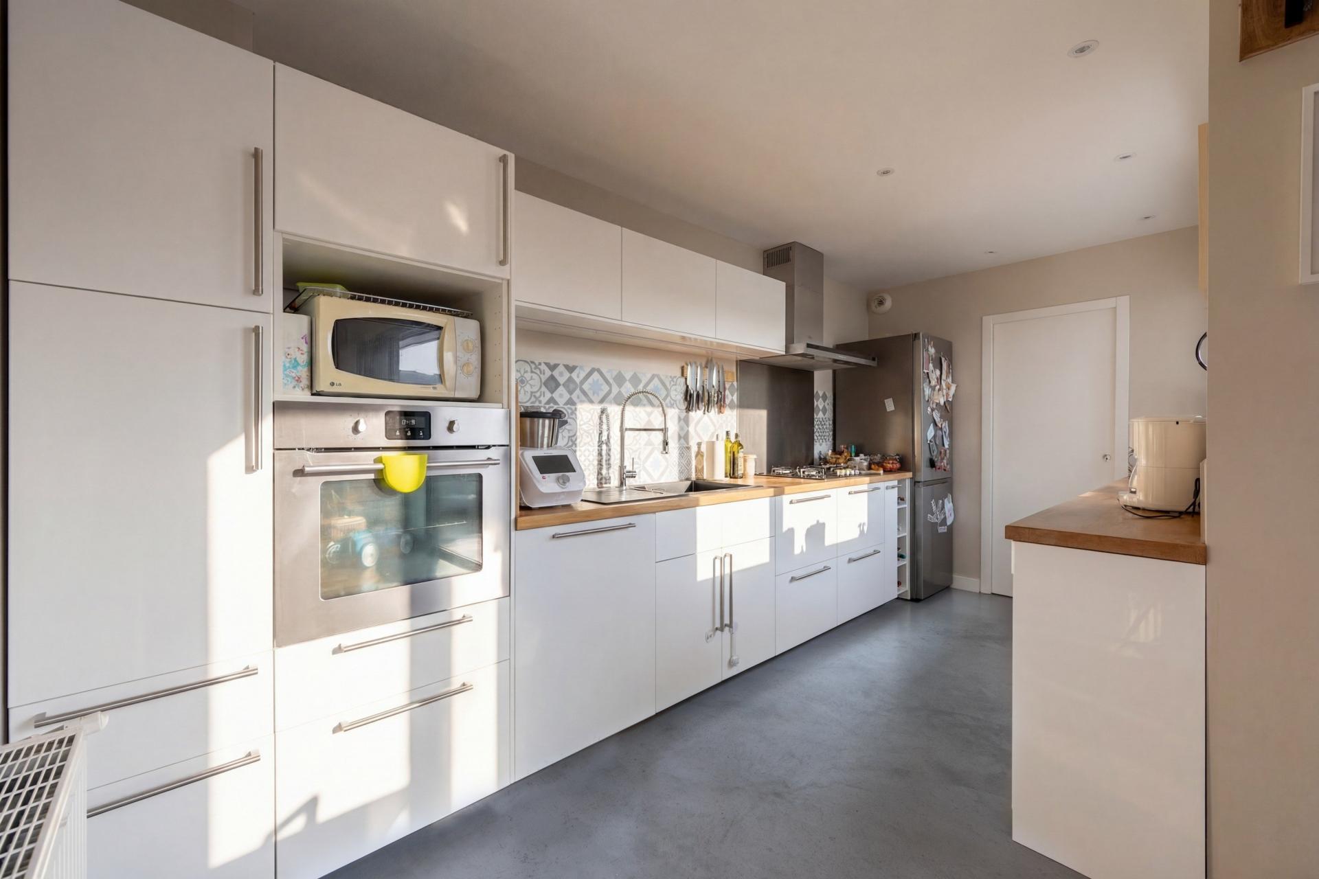 Photo 7 of the listing.