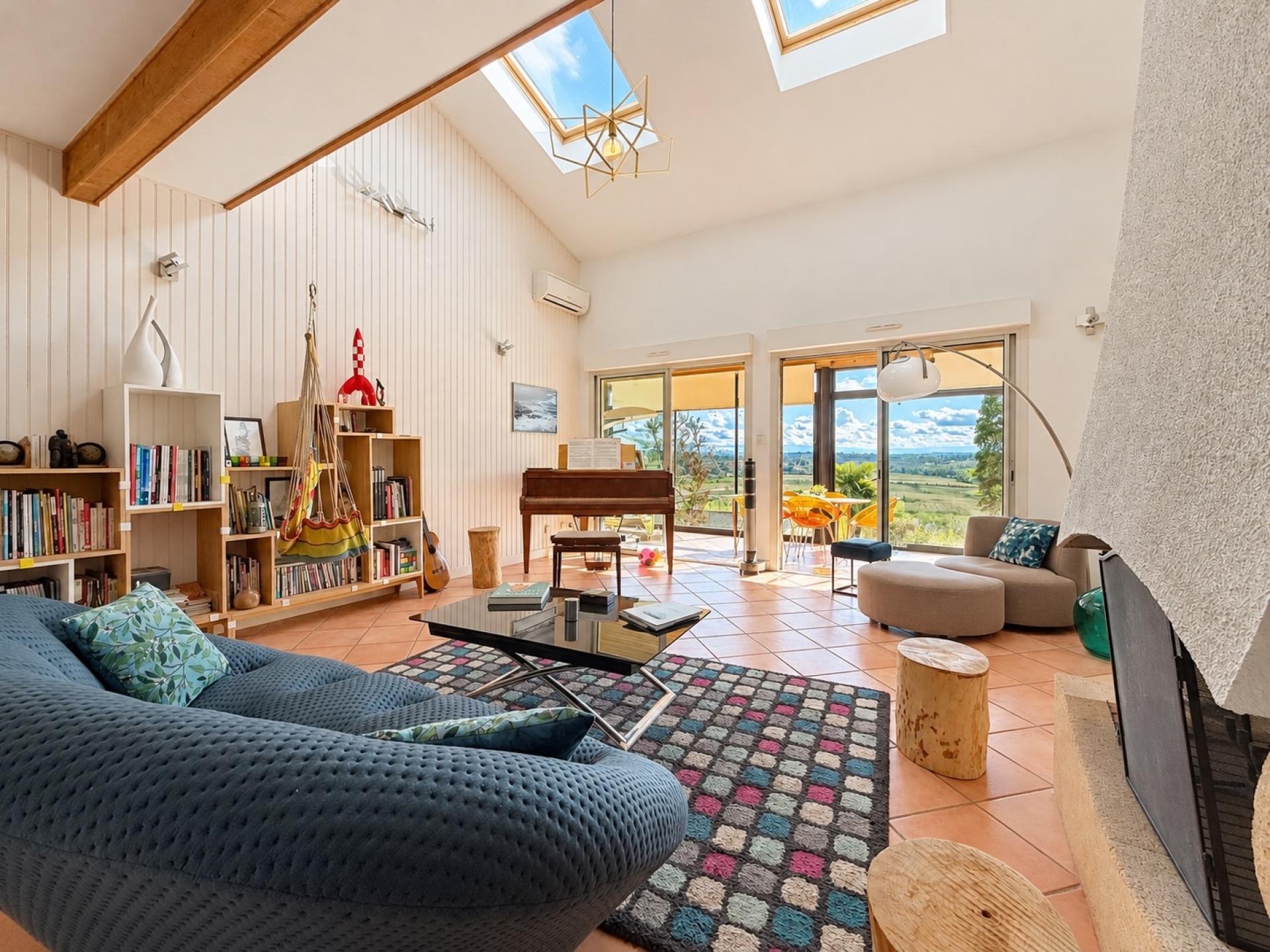 Photo 4 of the listing.