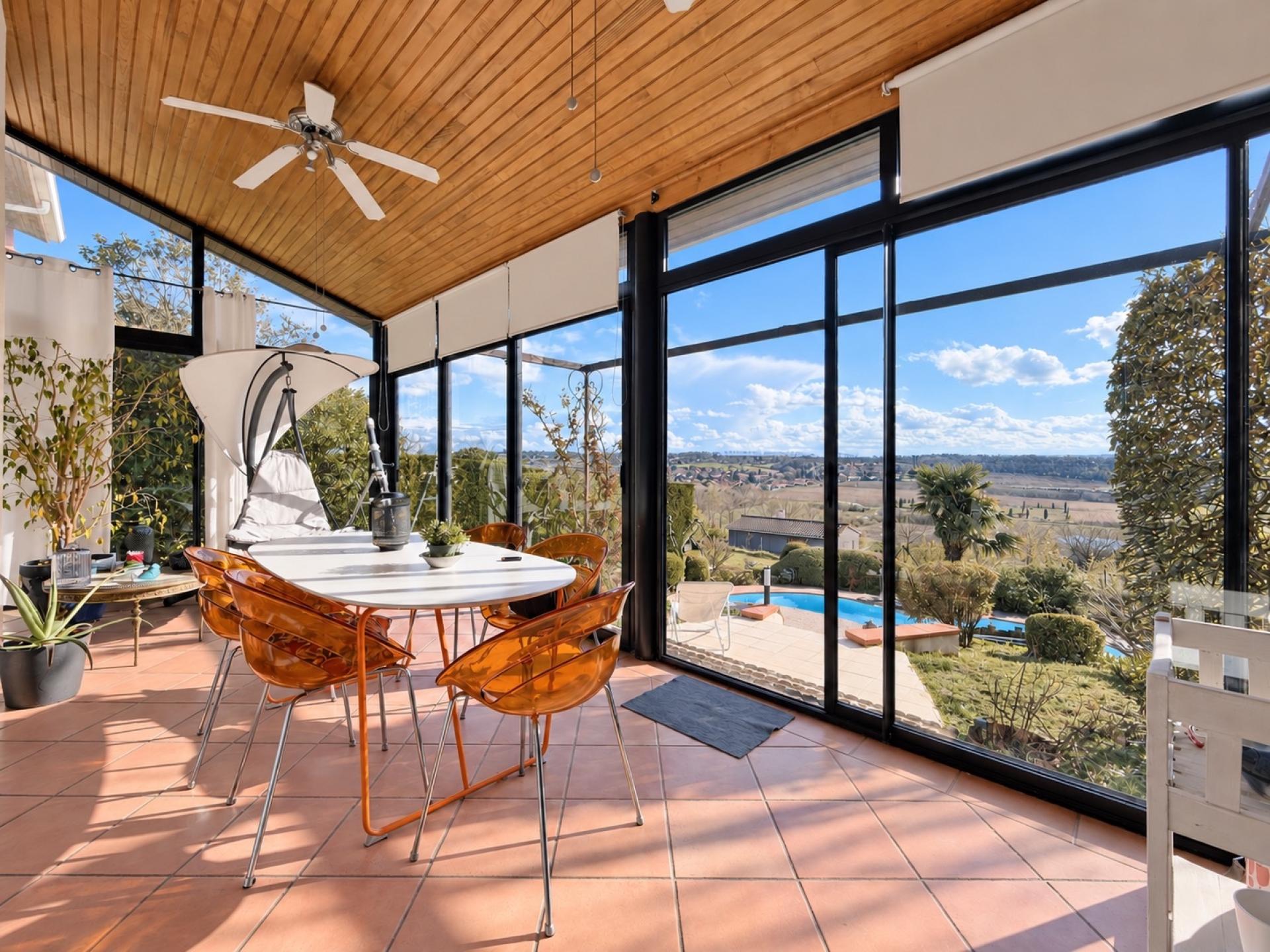 Photo 3 of the listing.