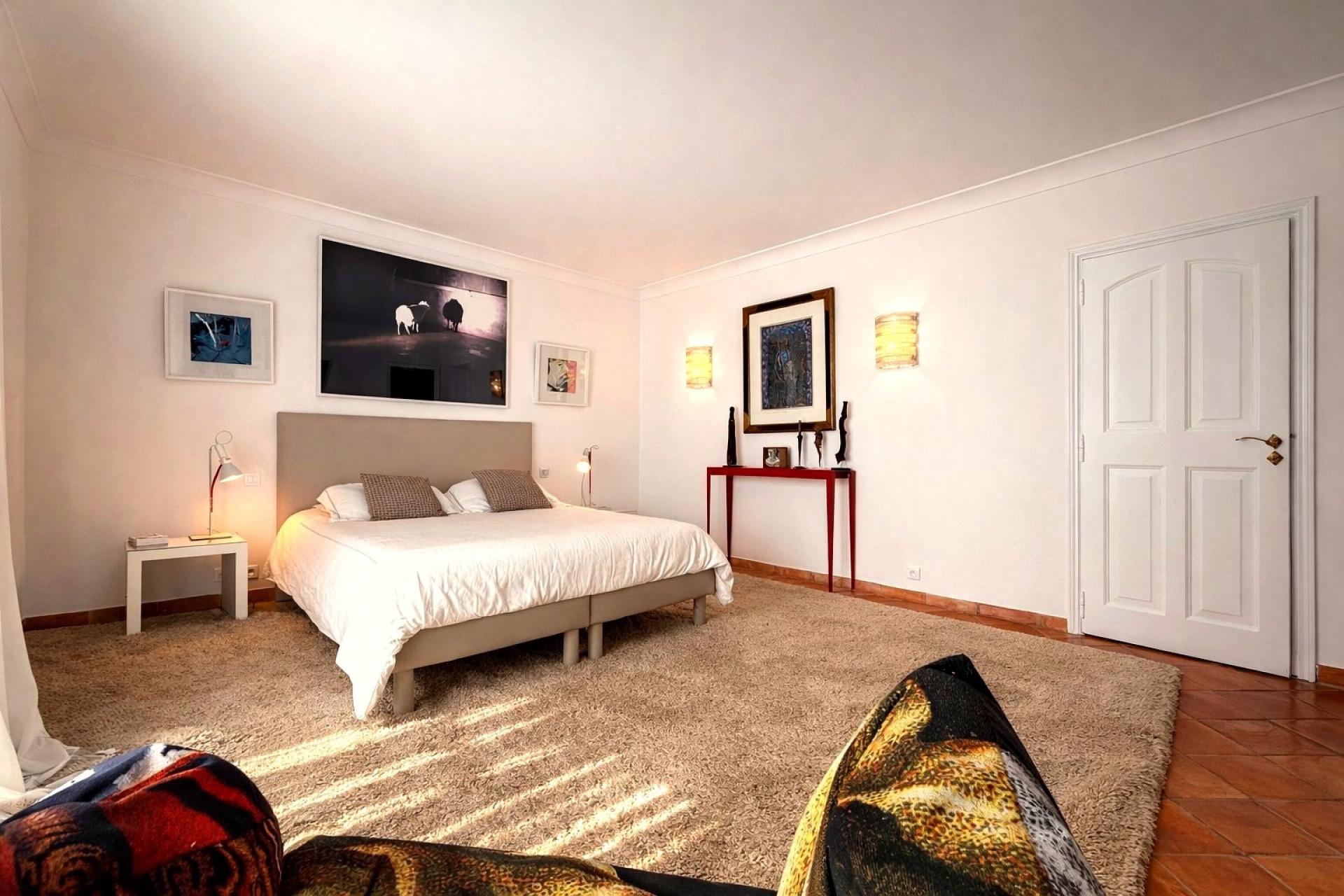 Photo 10 of the listing.