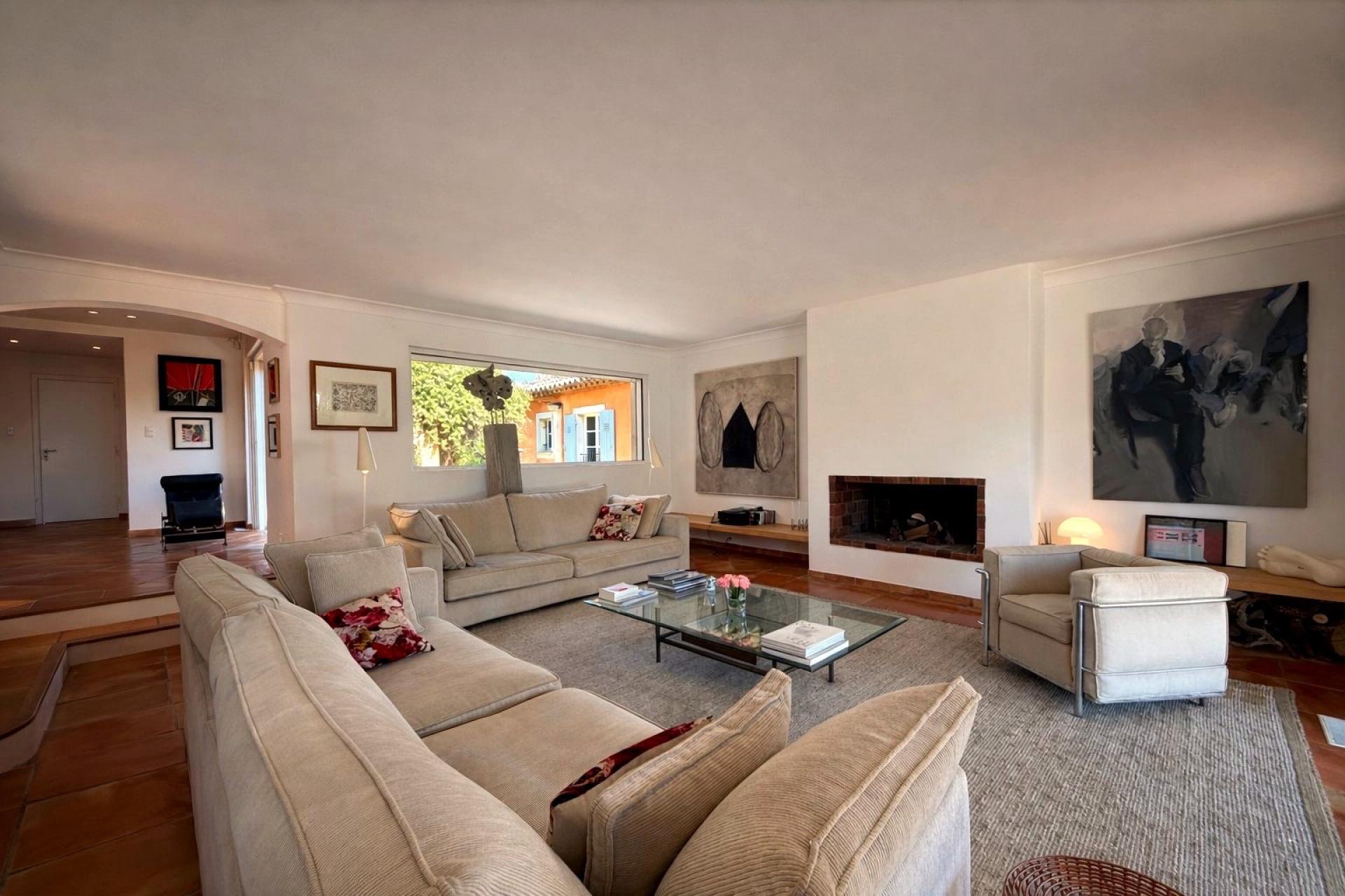 Photo 5 of the listing.