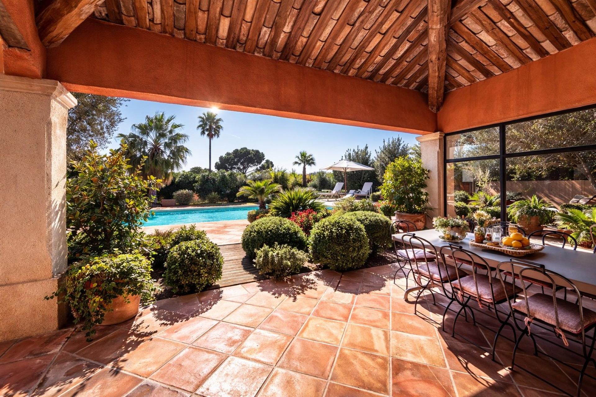 Photo 2 of the listing.